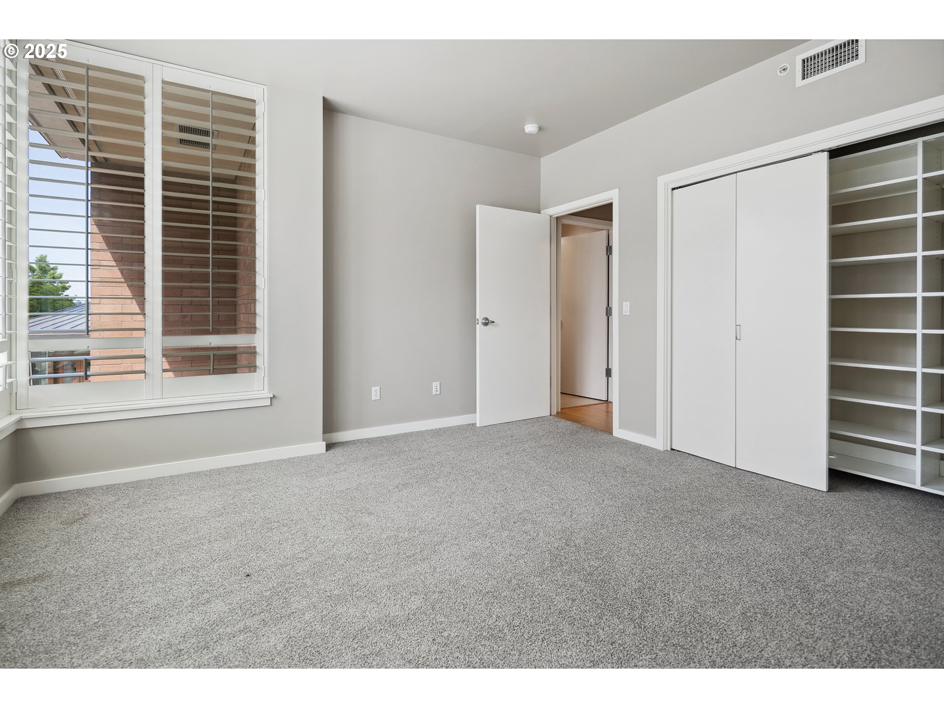 1920 S River Dr E102 Property Photo 24