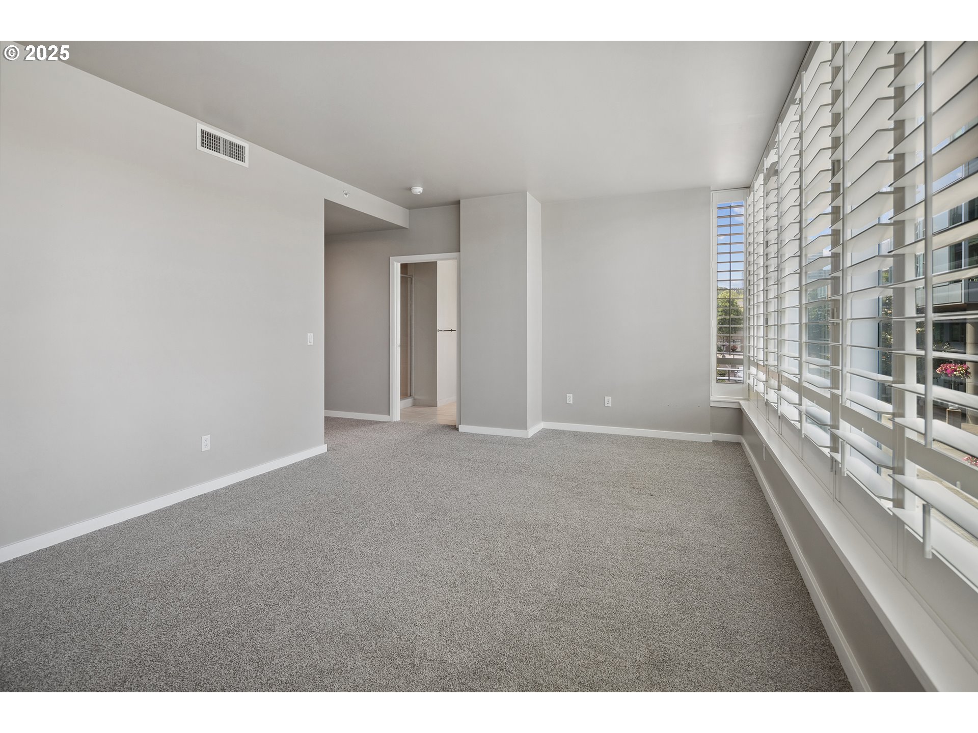 1920 S River Dr E102 Property Photo 29