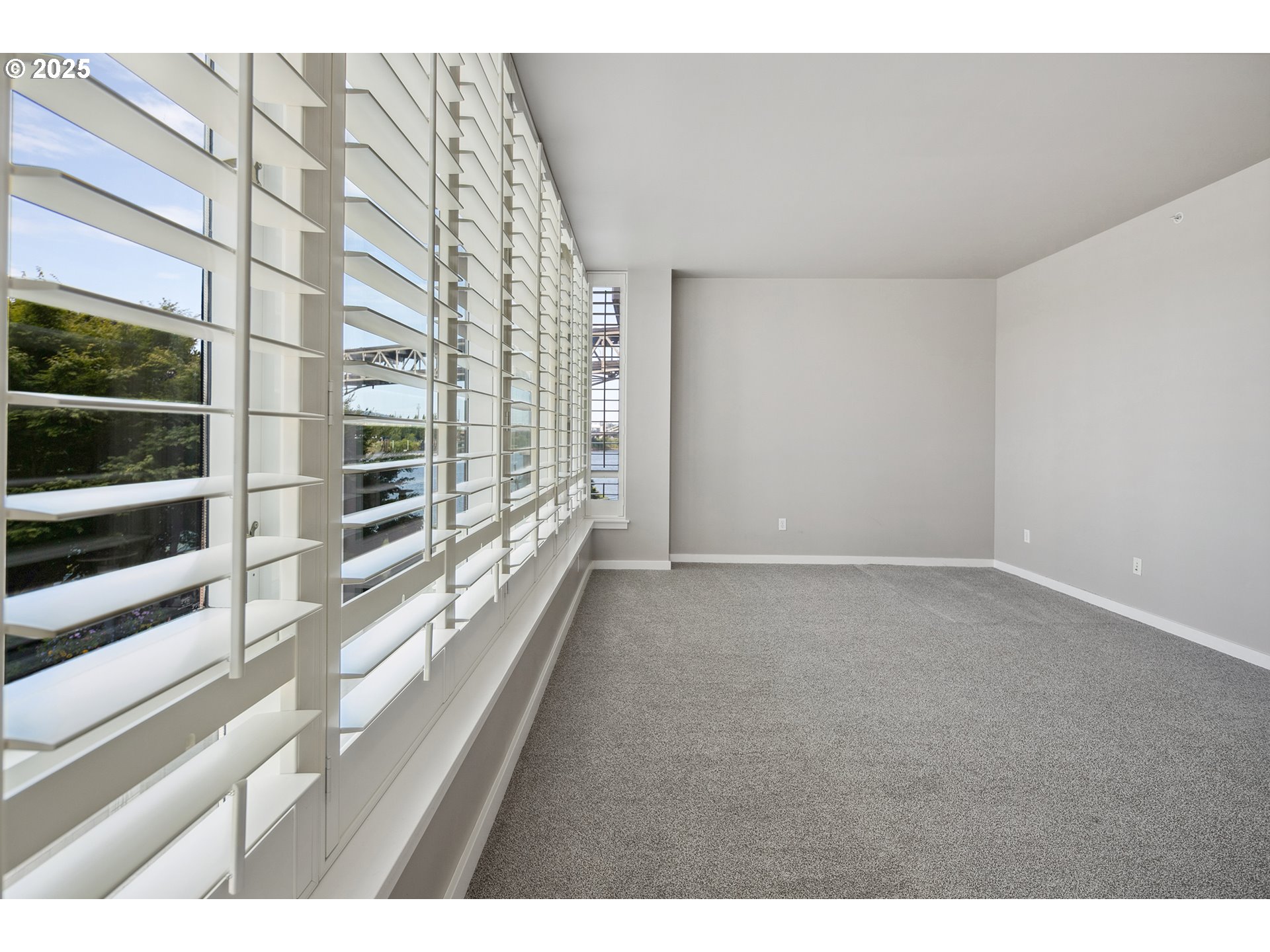 1920 S River Dr E102 Property Photo 30