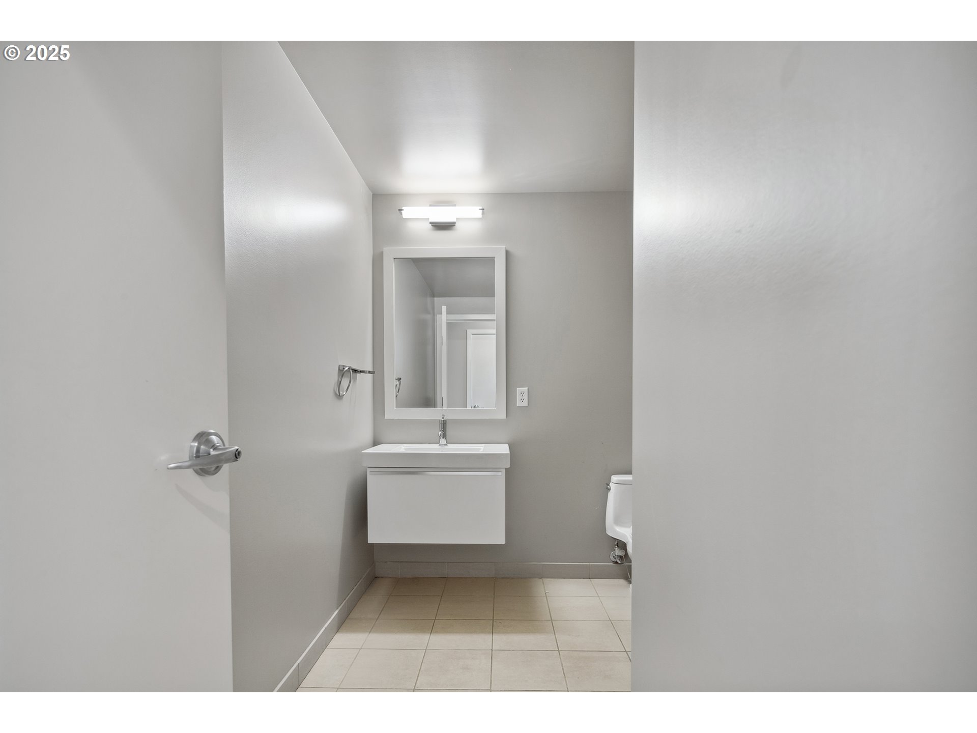 1920 S River Dr E102 Property Photo 37