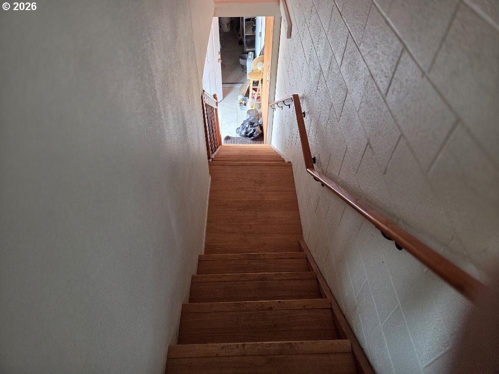 3843 River Rd N Property Photo 15