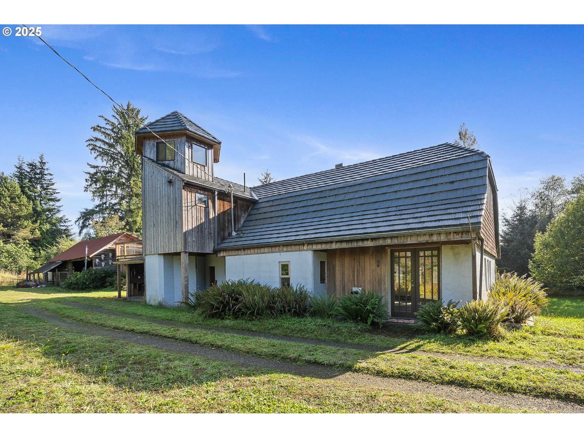 11605 Highway 101 Property Photo 2
