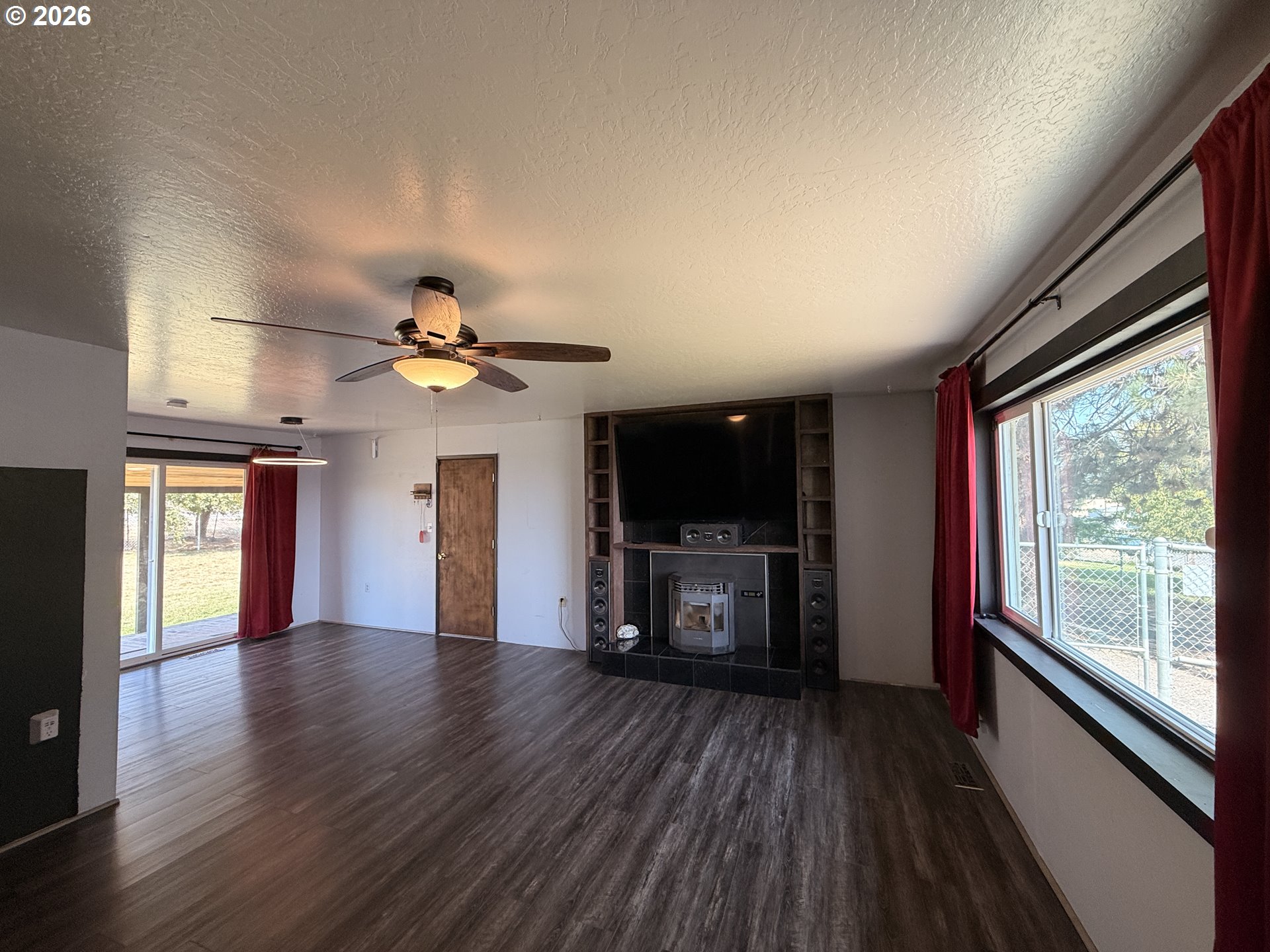 1638 Hines Blvd Property Photo 3