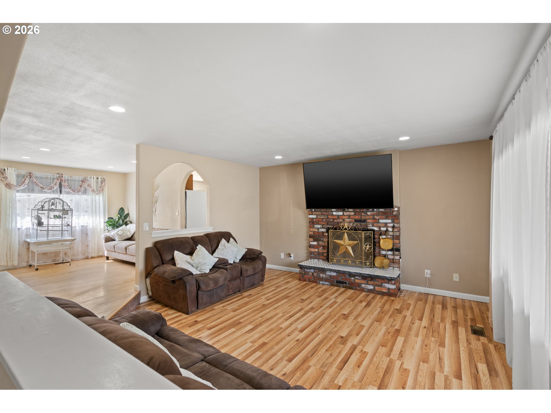 825 W Division Ave Property Photo 10