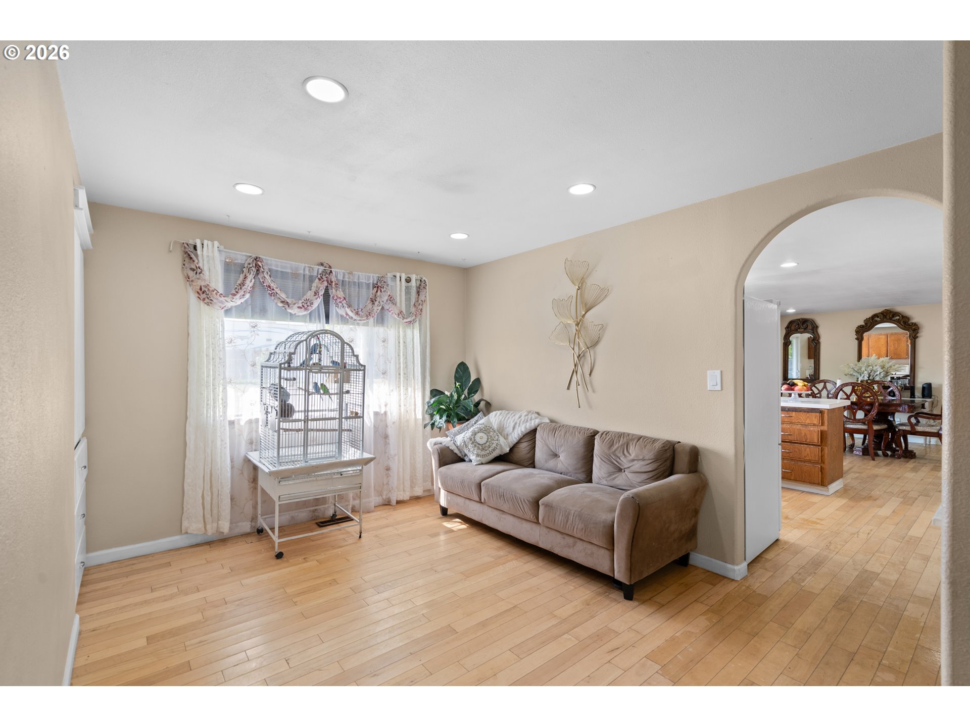 825 W Division Ave Property Photo 12