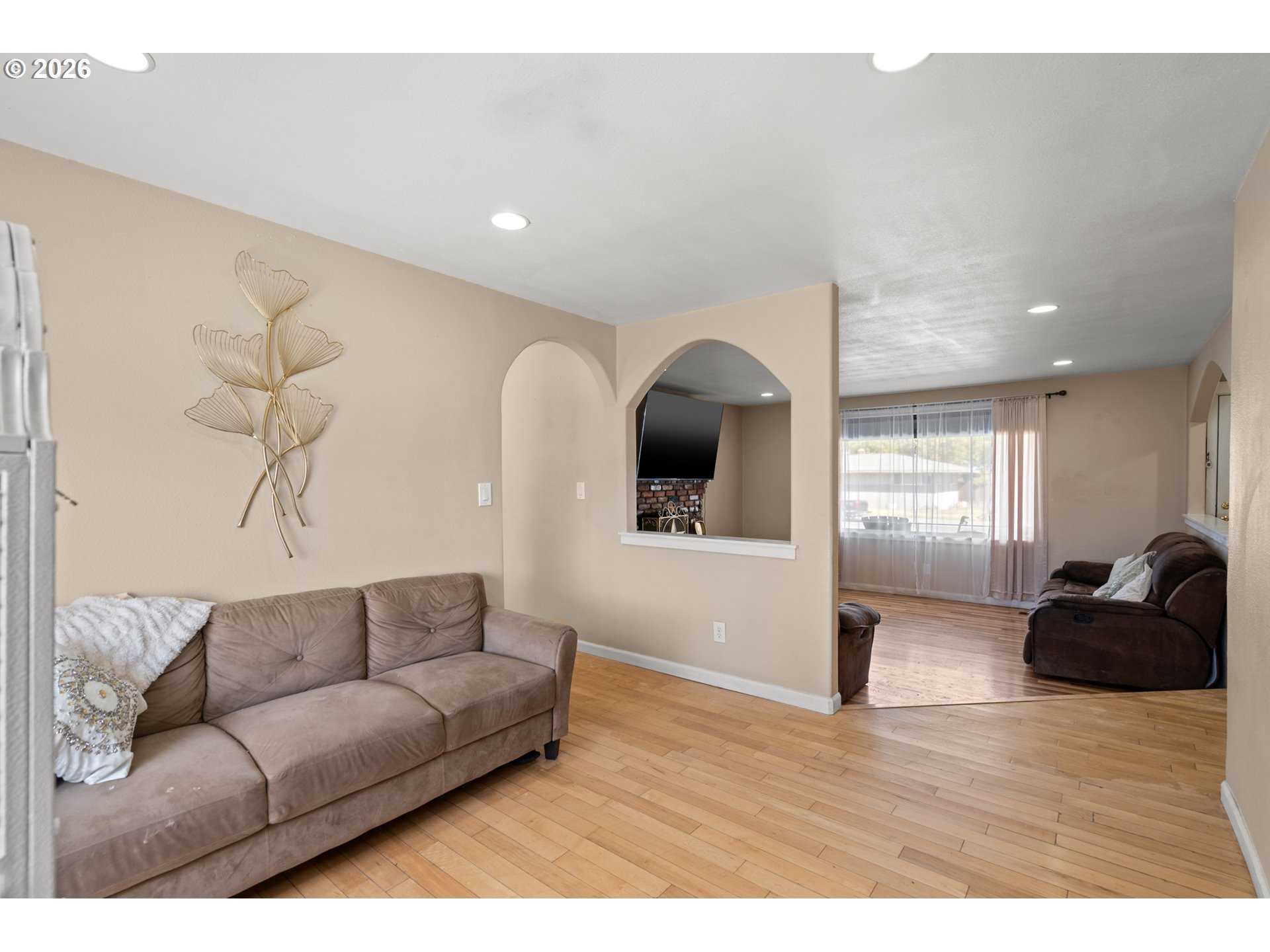 825 W Division Ave Property Photo 13