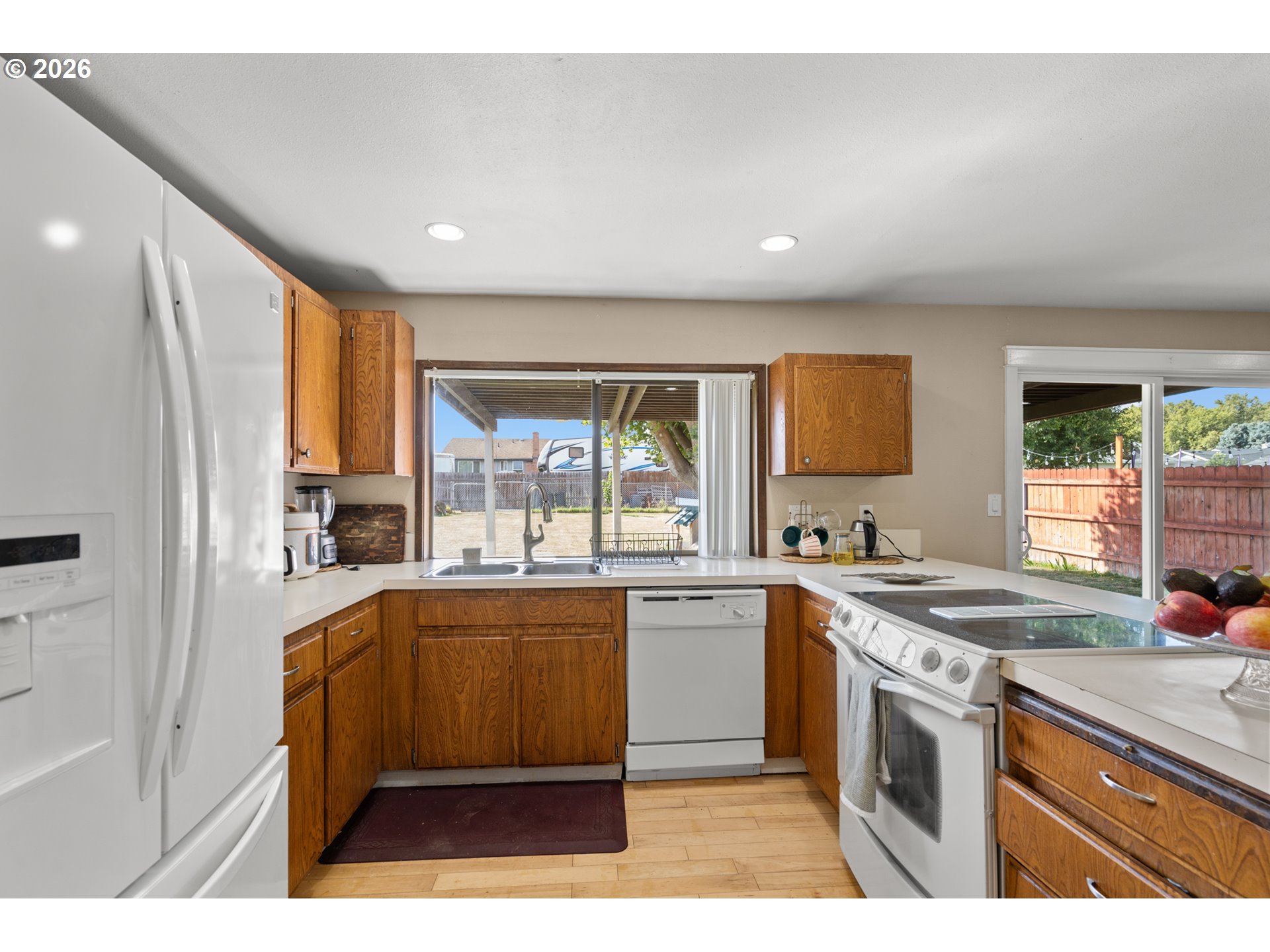 825 W Division Ave Property Photo 16