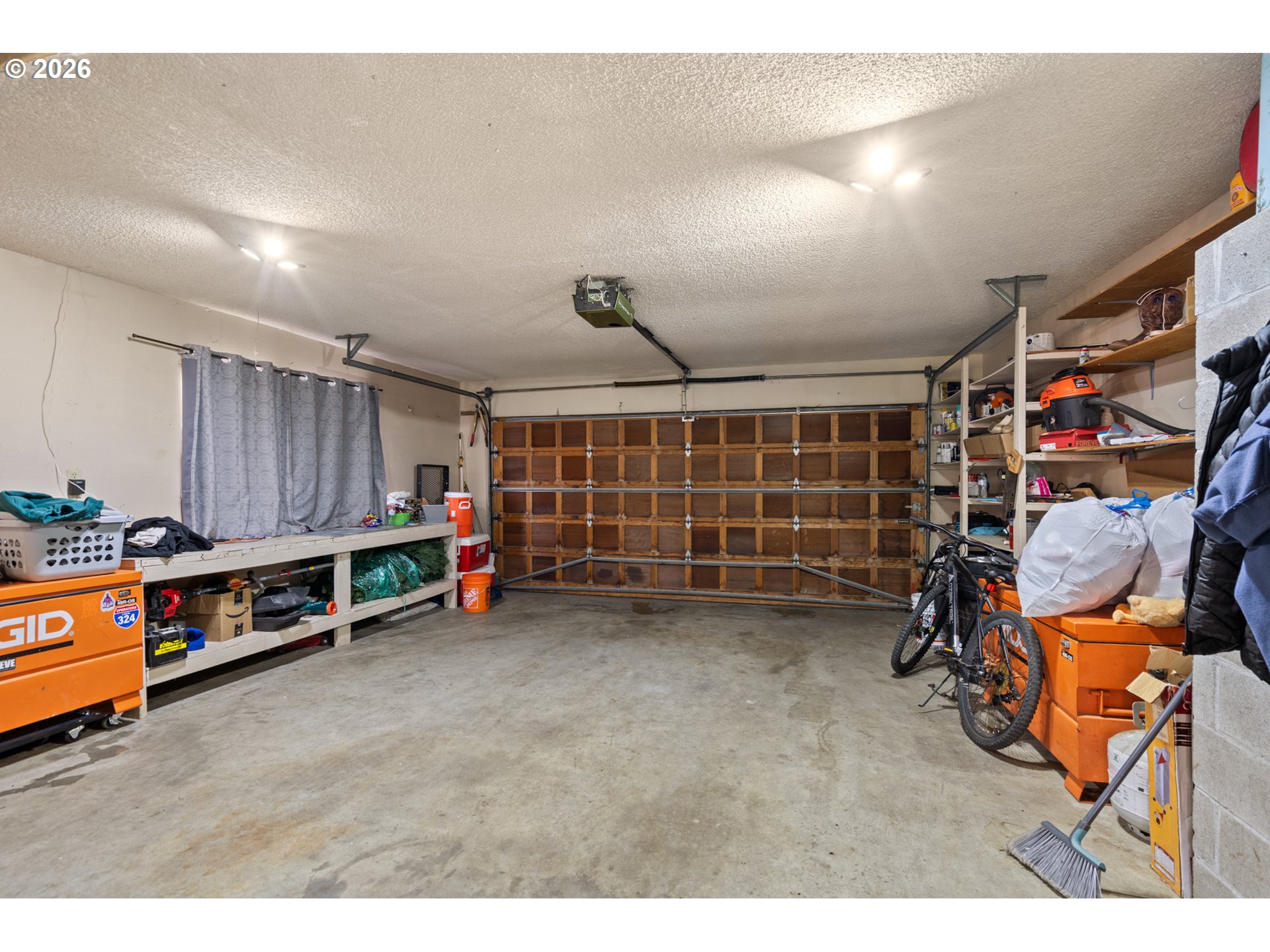 825 W Division Ave Property Photo 28