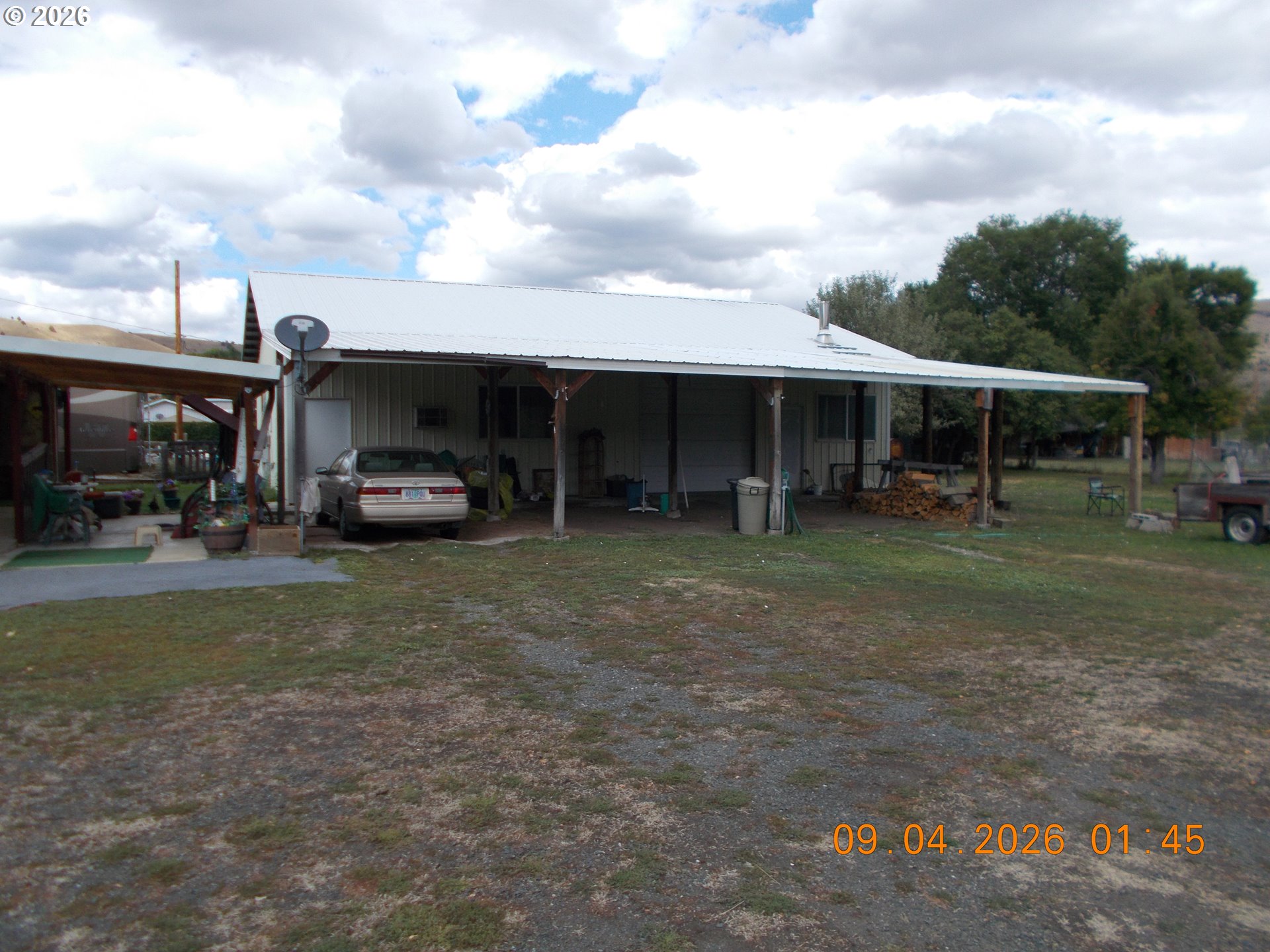 586 Ingle St Property Photo 5