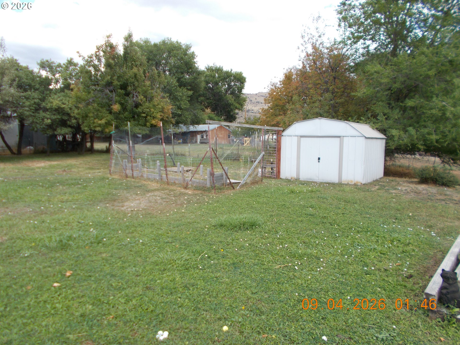 586 Ingle St Property Photo 7