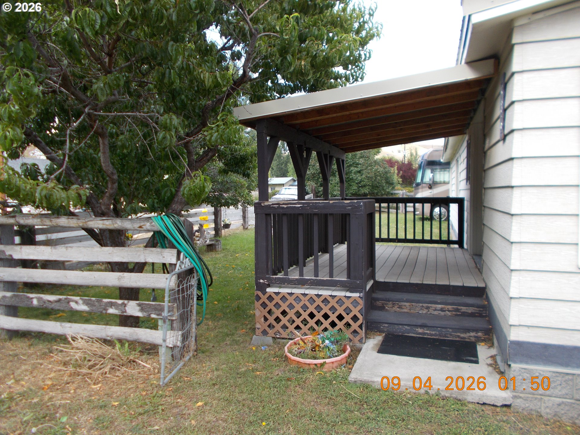 586 Ingle St Property Photo 8
