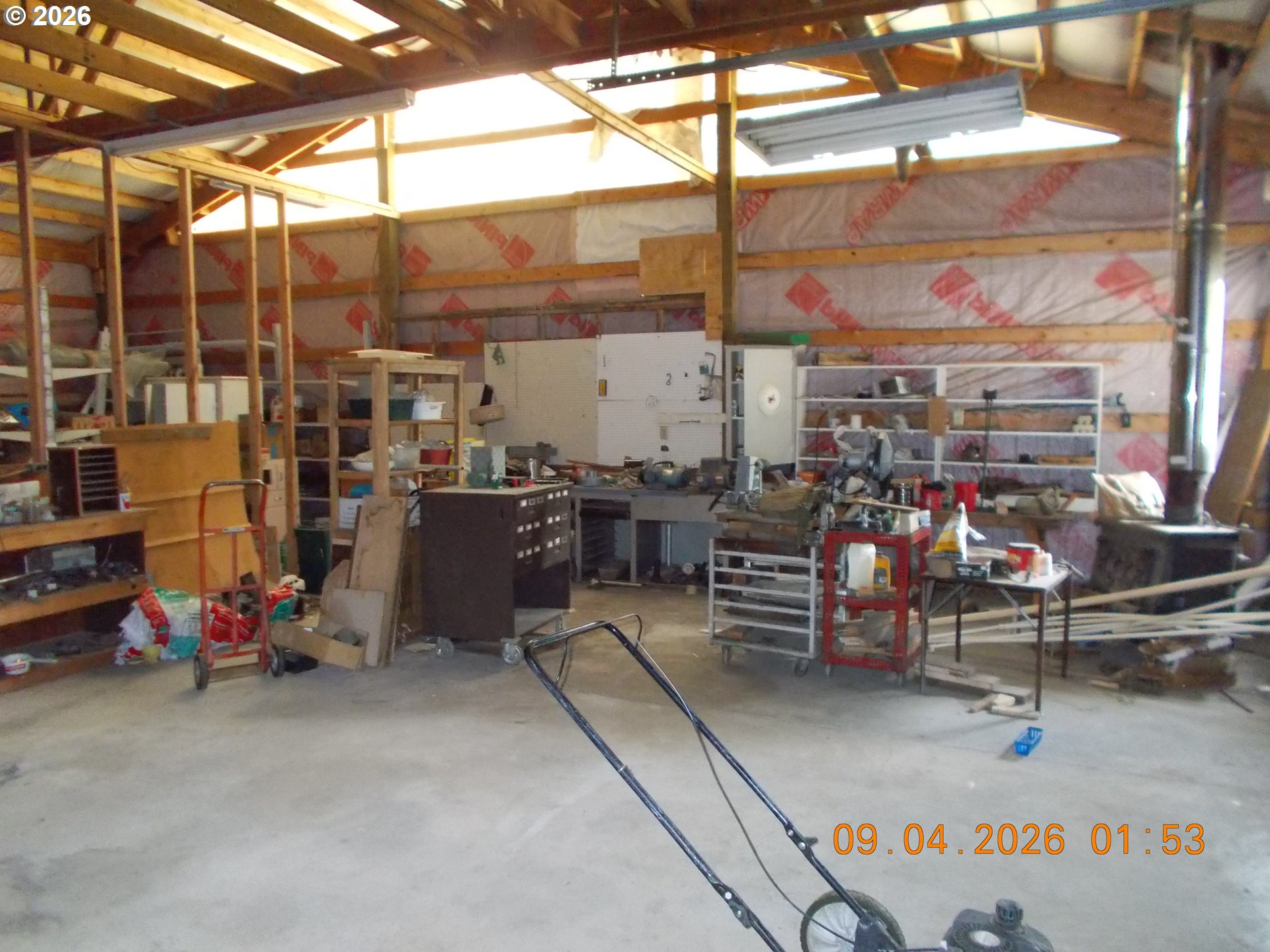 586 Ingle St Property Photo 10