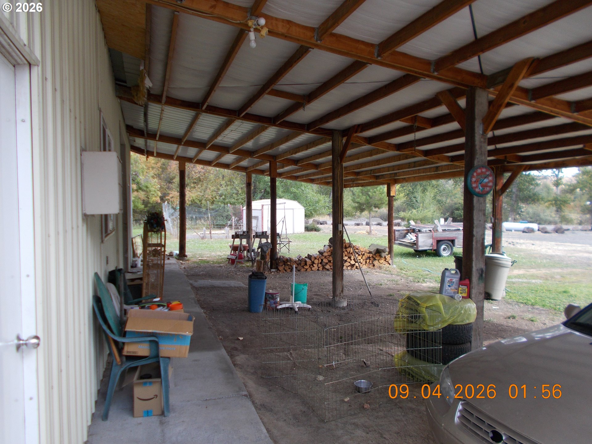 586 Ingle St Property Photo 13