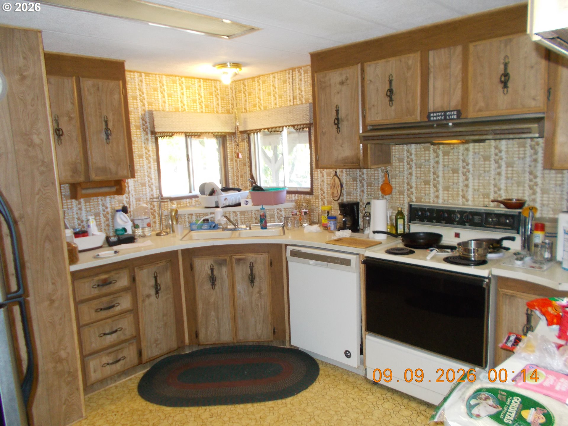 586 Ingle St Property Photo 14