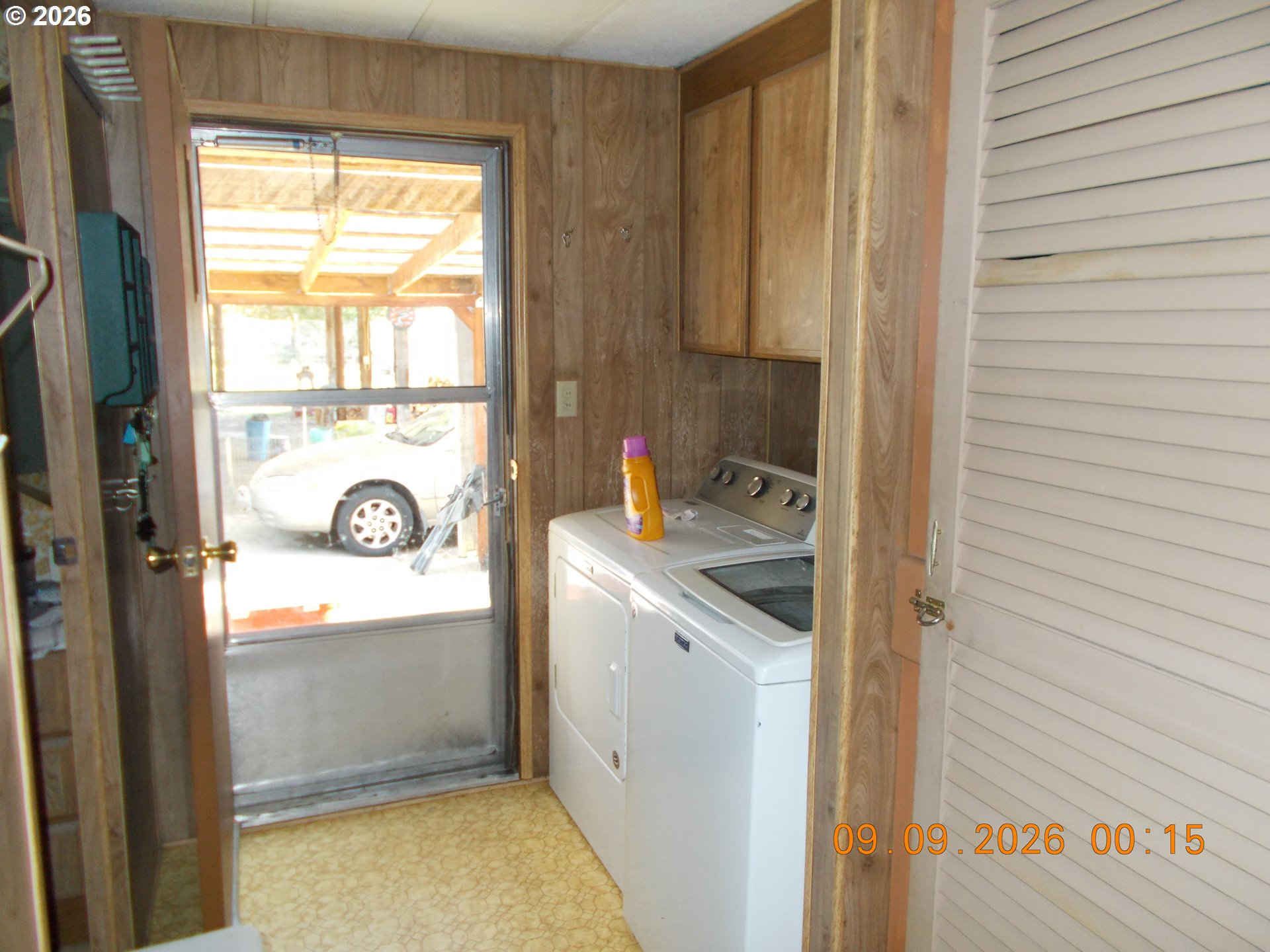 586 Ingle St Property Photo 15