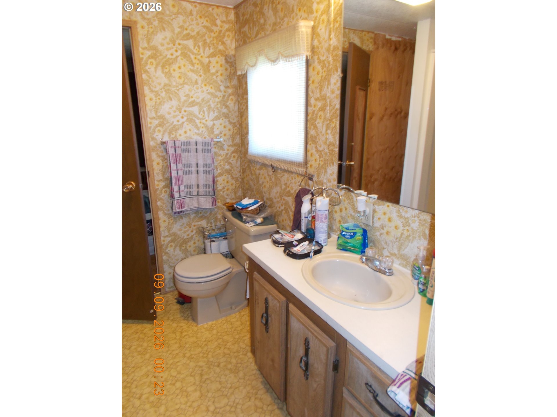 586 Ingle St Property Photo 16