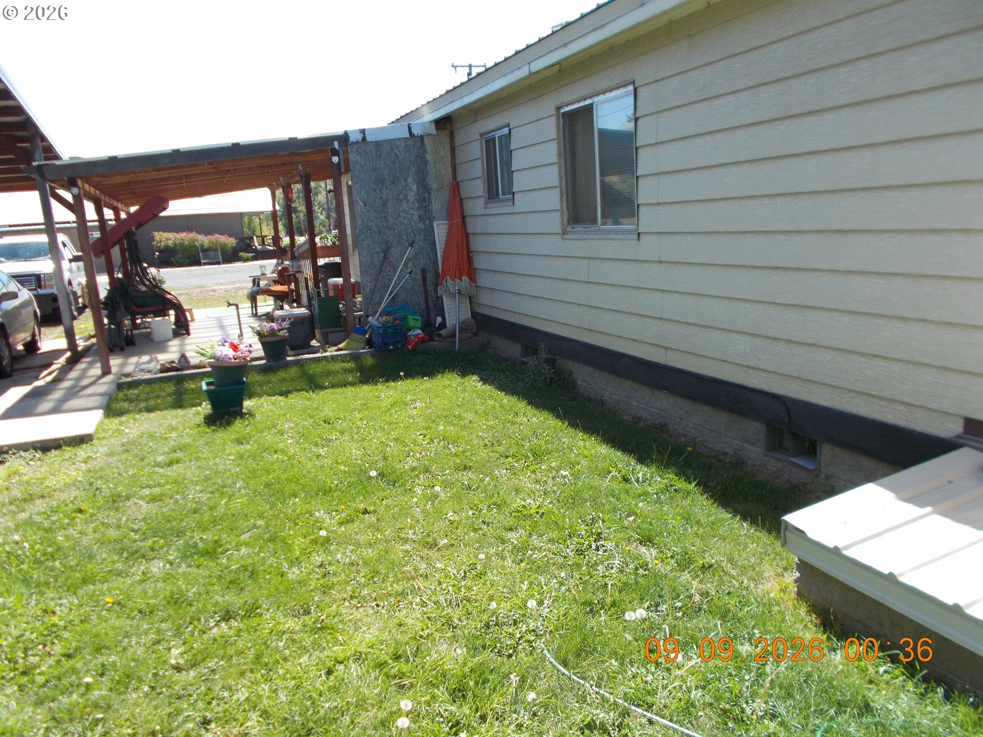 586 Ingle St Property Photo 22