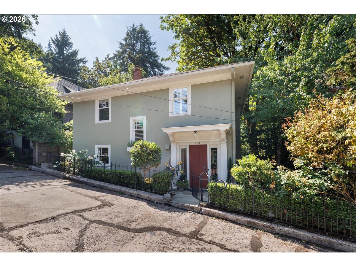 2352 Sw Market Street Dr Property Photo 1