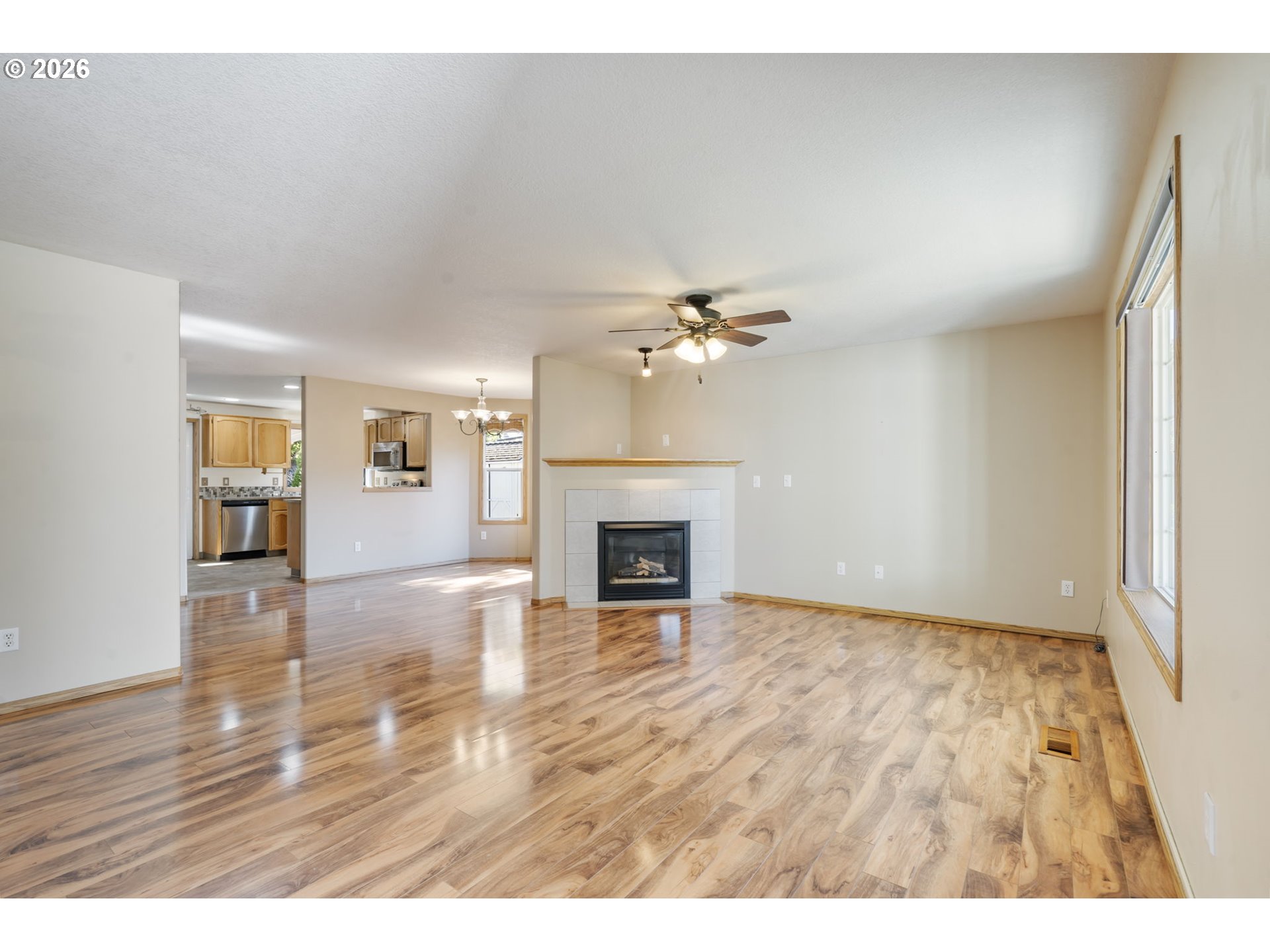 1821 Se 191st Pl Property Photo 3