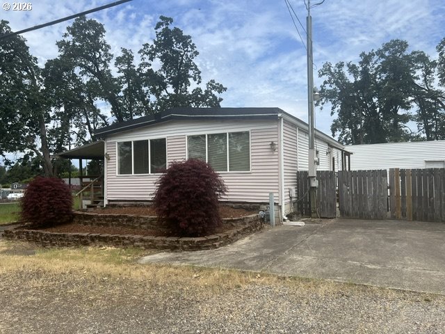15950 Short Ave Property Photo 2