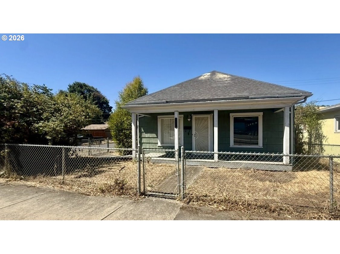 1466 SE PINE ST Property Photo 1