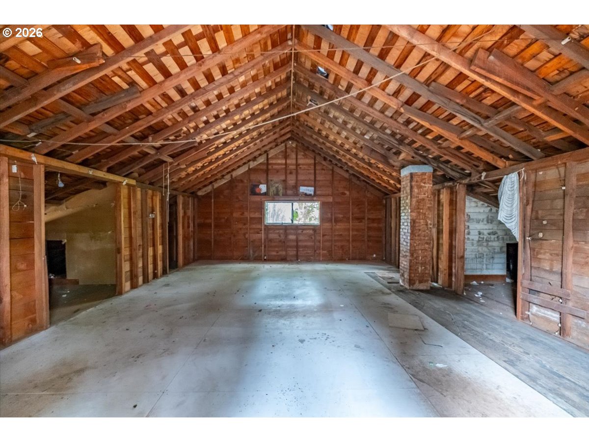 1893 River Rd Property Photo 3