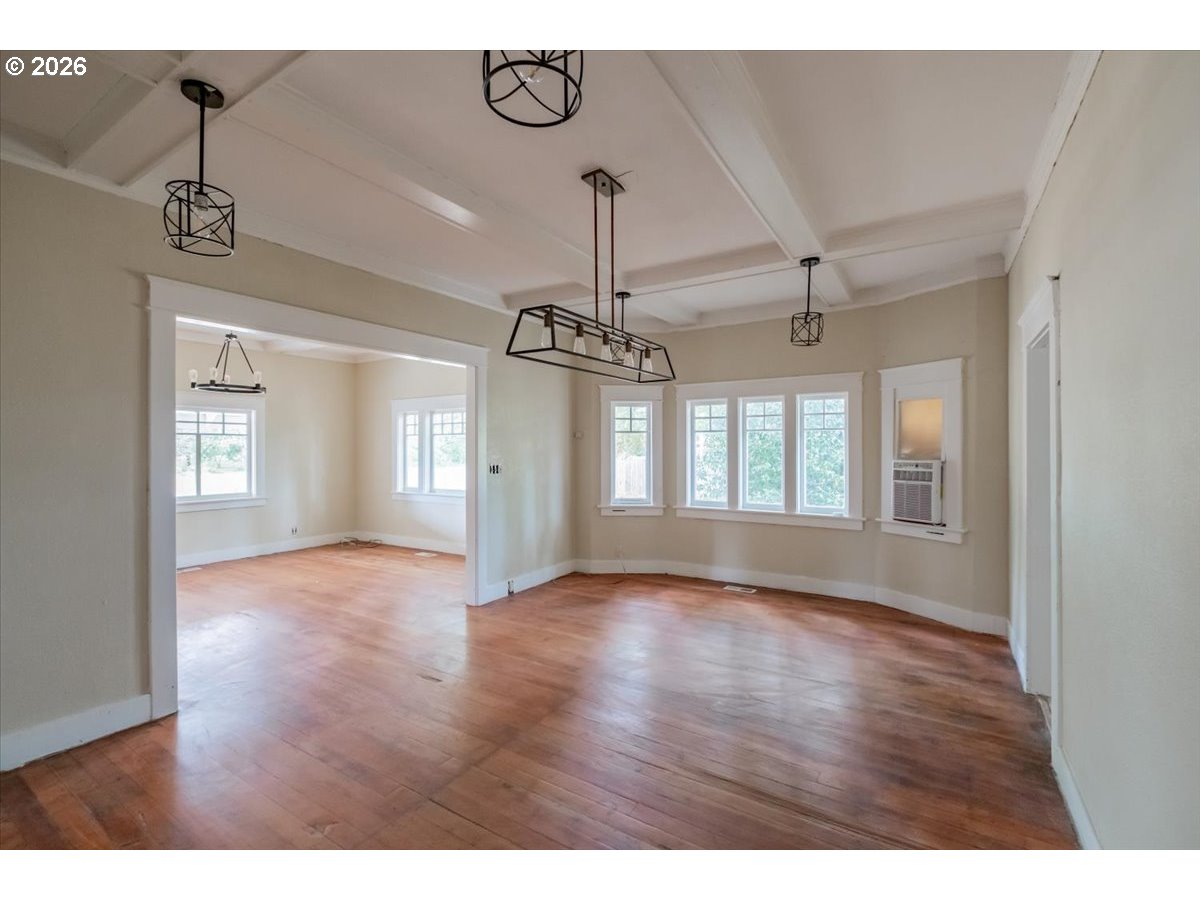 1893 River Rd Property Photo 6