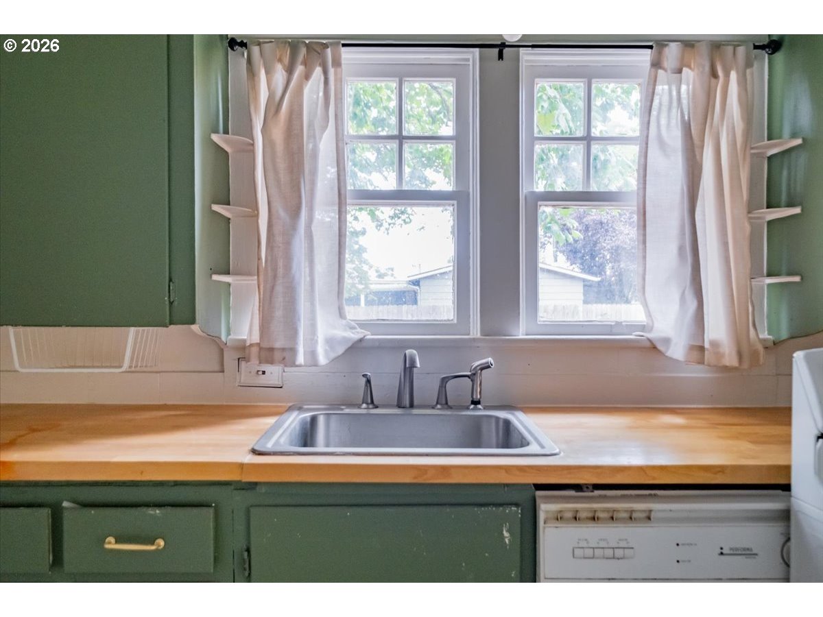 1893 River Rd Property Photo 7