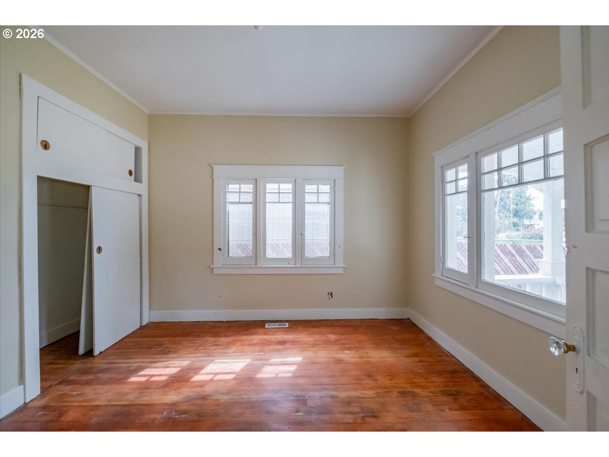 1893 River Rd Property Photo 11