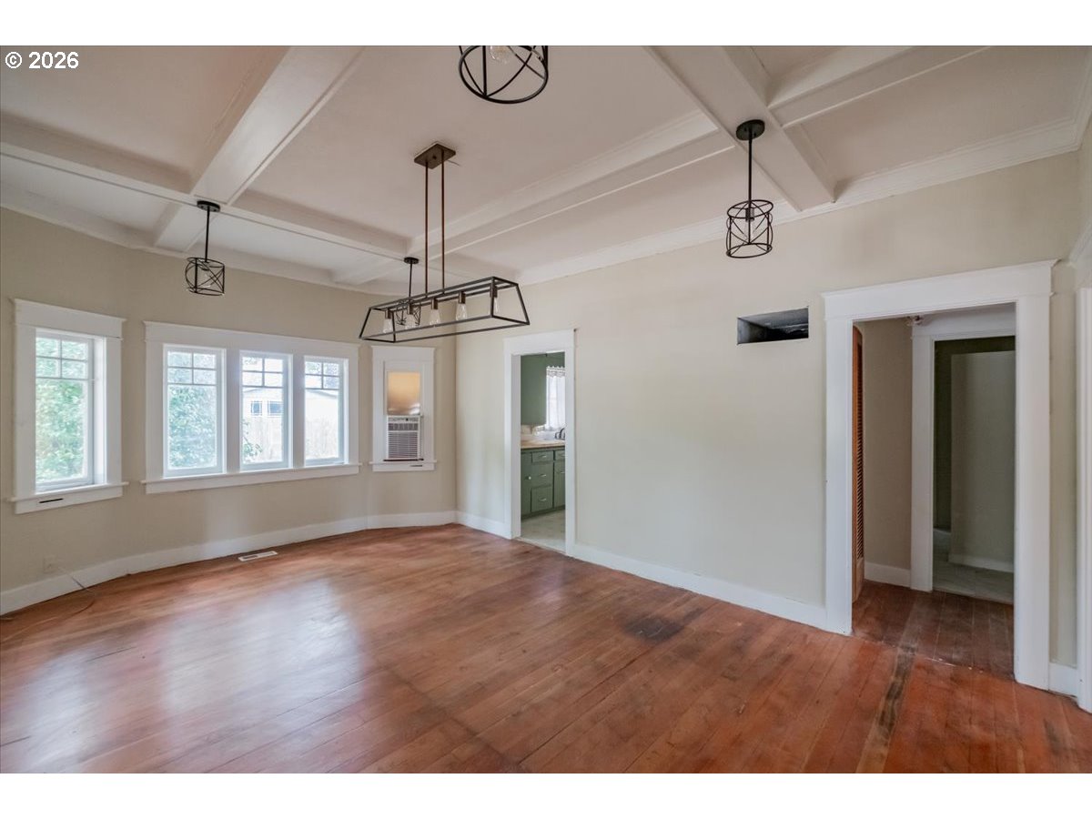 1893 River Rd Property Photo 14