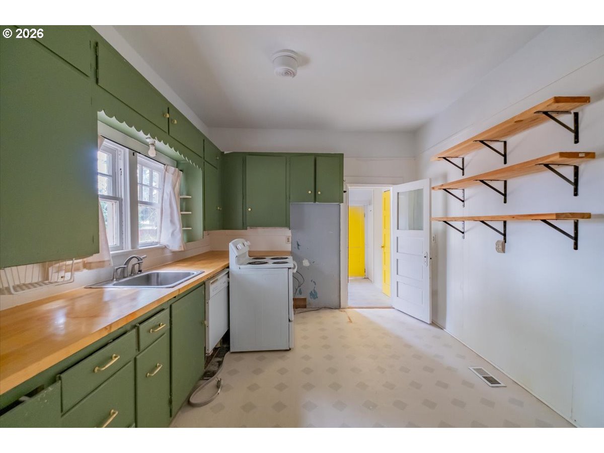 1893 River Rd Property Photo 24