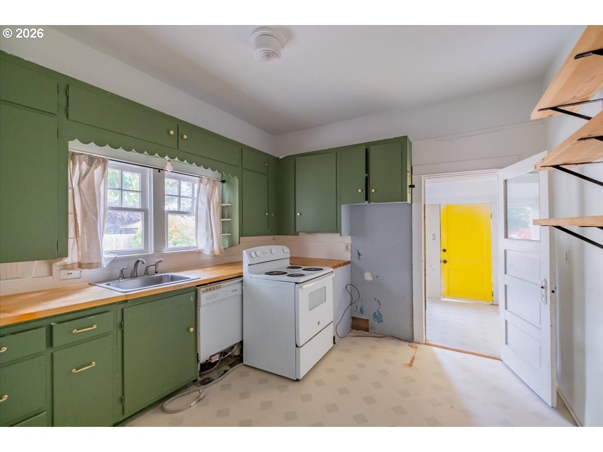 1893 River Rd Property Photo 25