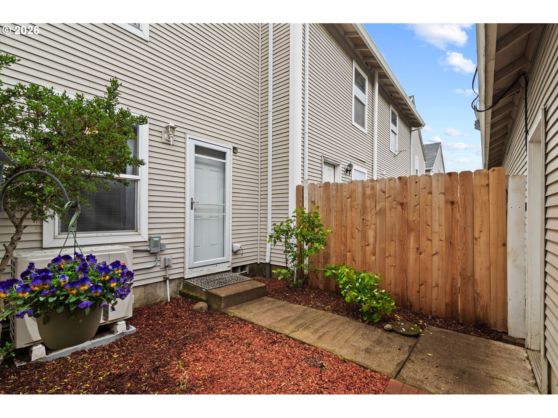 14134 E Burnside St 2 Property Photo 32