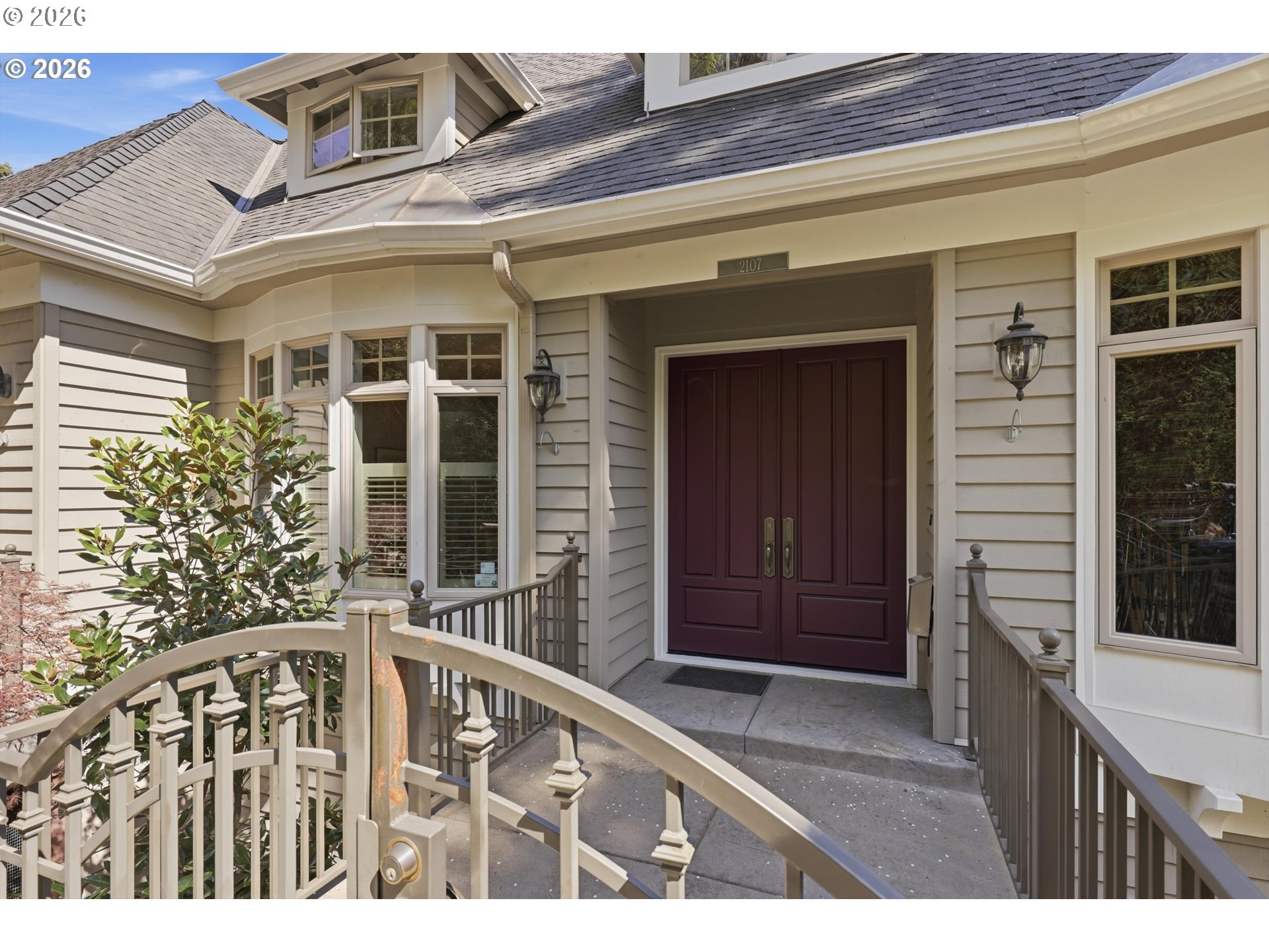 2107 Sw Market Street Dr Property Photo 1