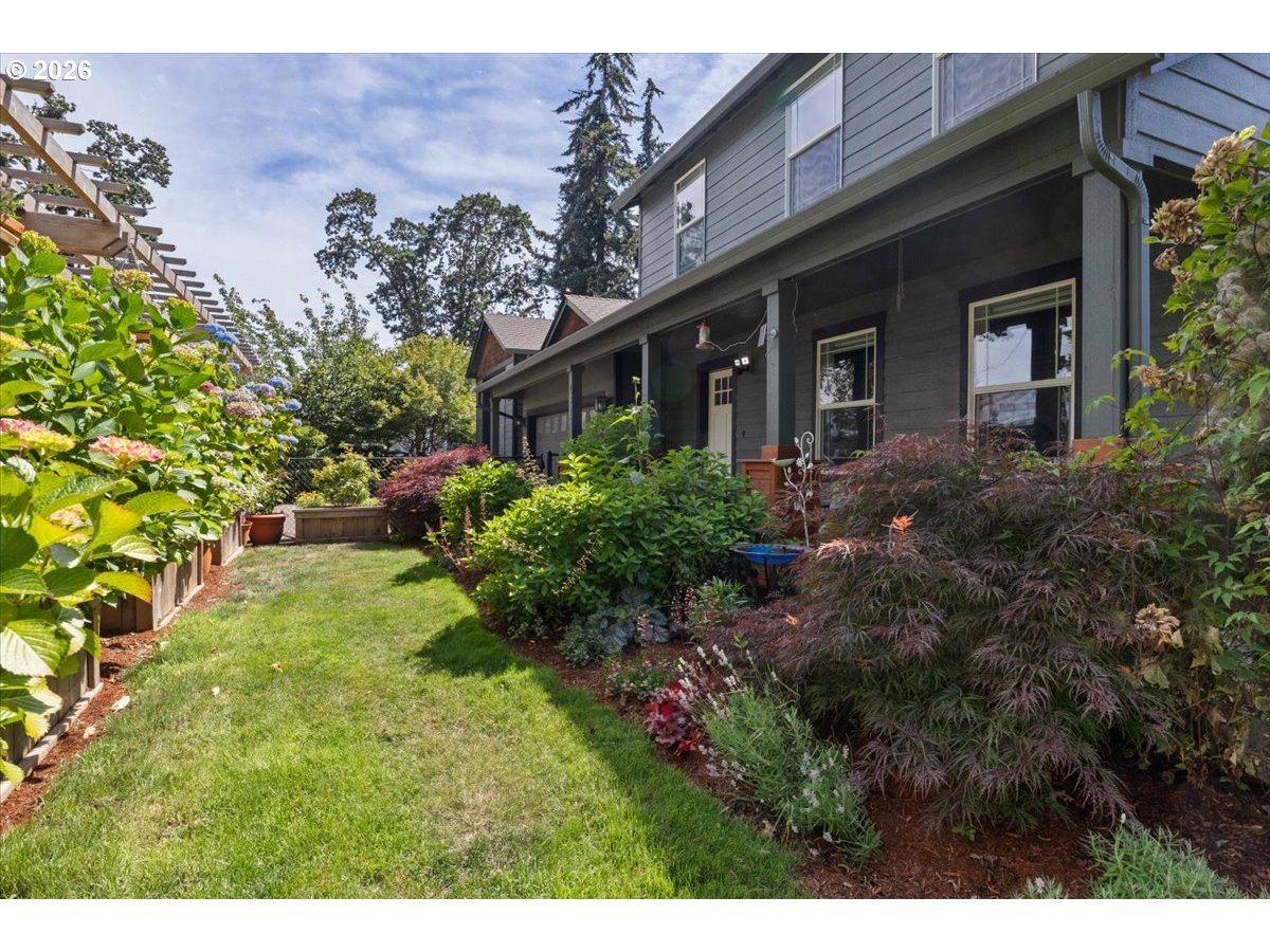 2849 Rocky Ridge Ave Se Property Photo 3