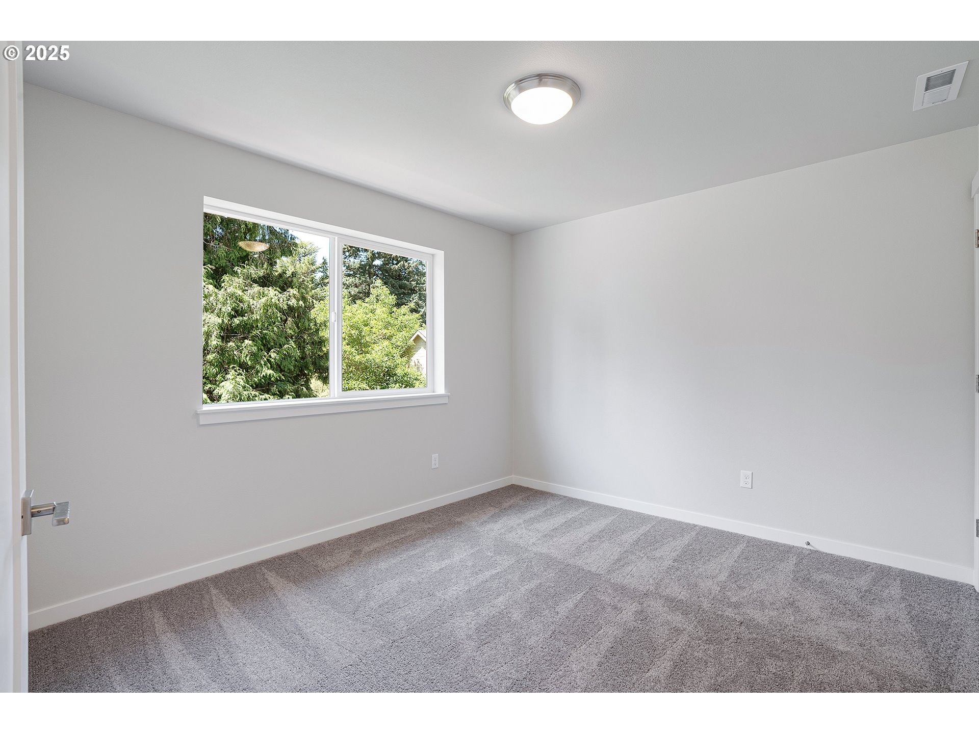 15139 E Burnside St Property Photo 13