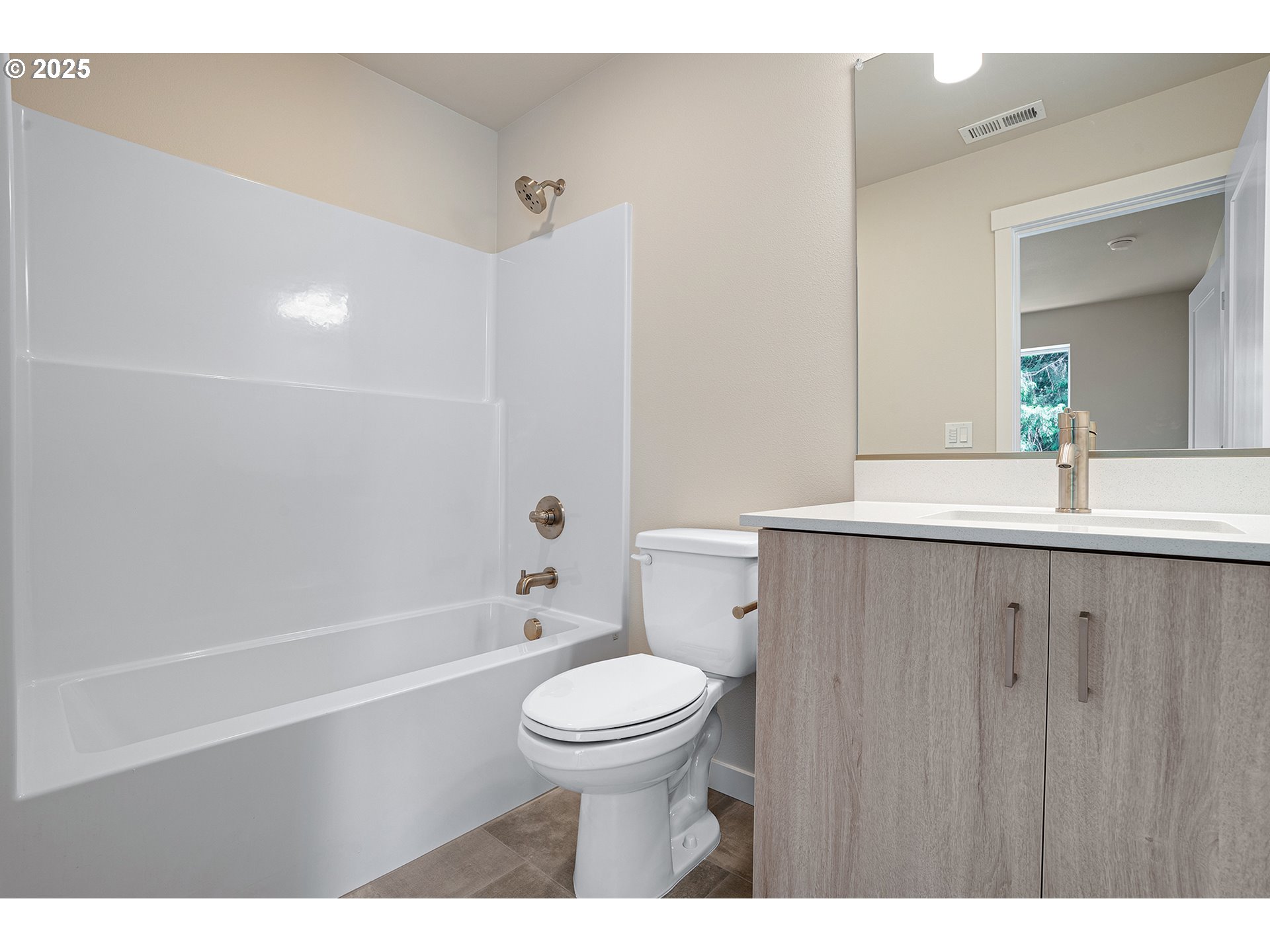 15139 E Burnside St Property Photo 14