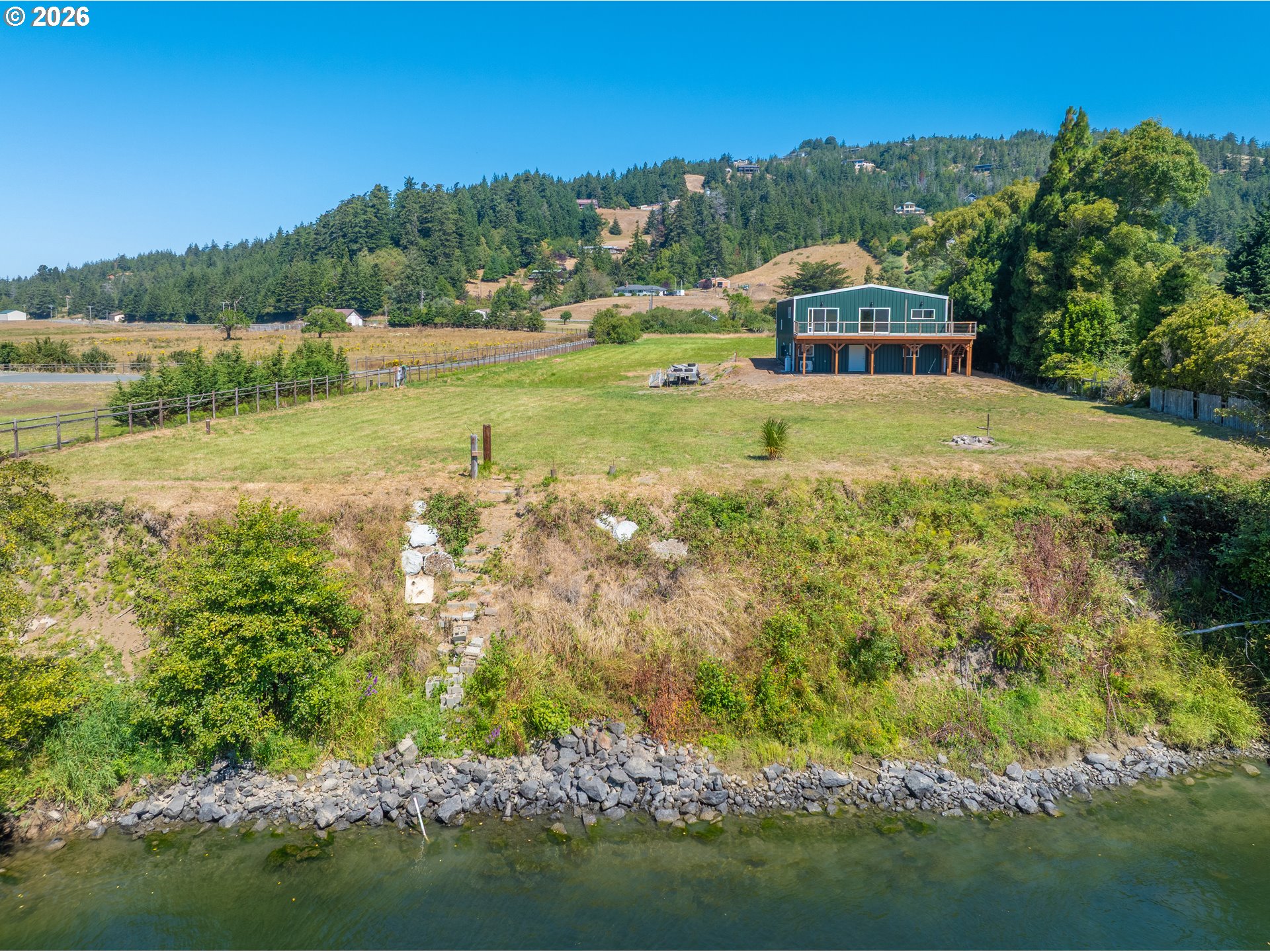 95452 N Bank Rogue River Rd Property Photo 1