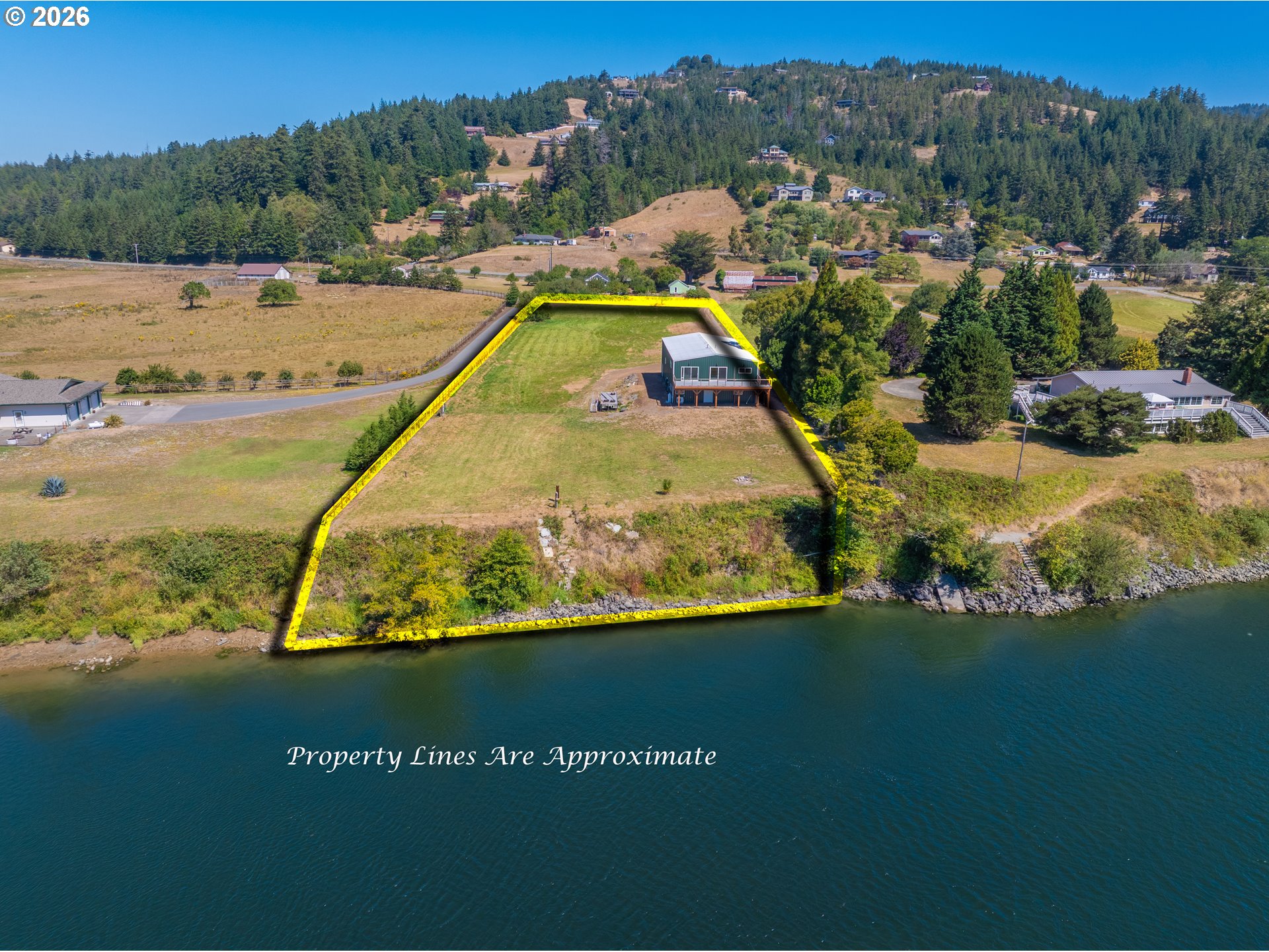 95452 N Bank Rogue River Rd Property Photo 2