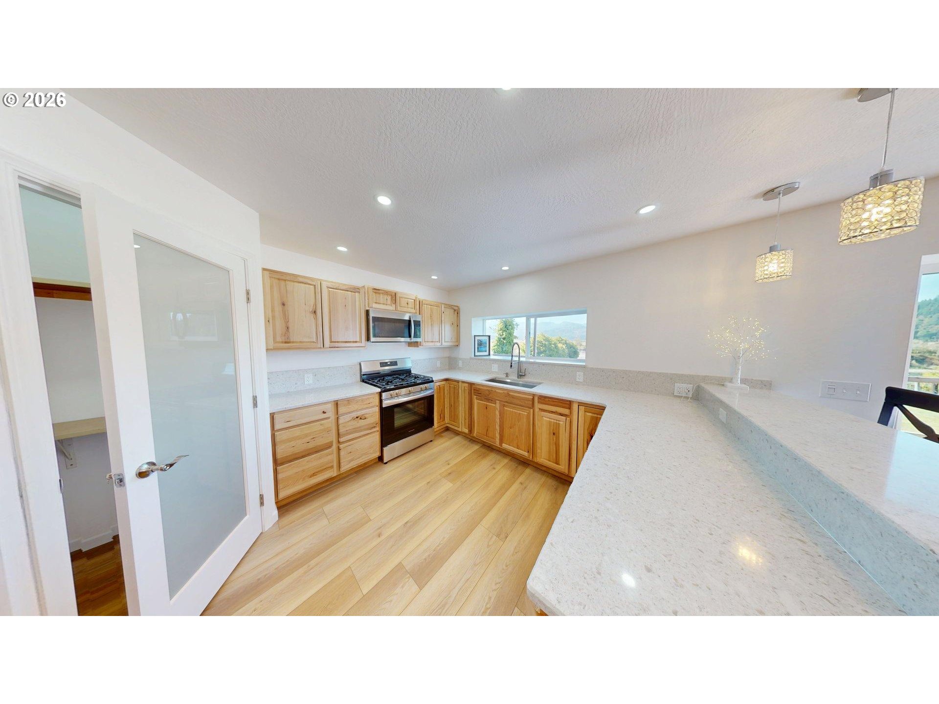 95452 N Bank Rogue River Rd Property Photo 11