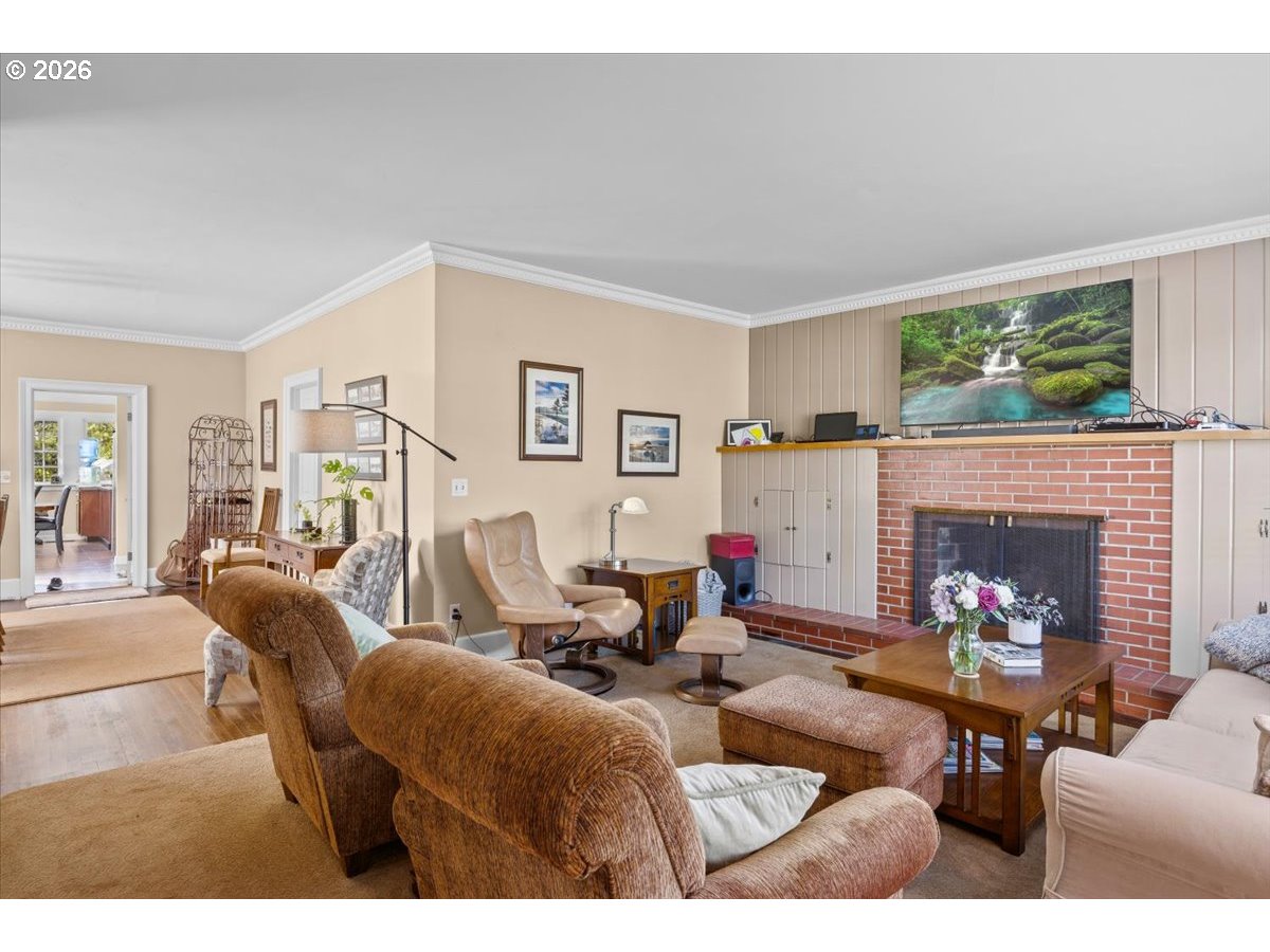511 Oak St Property Photo 5