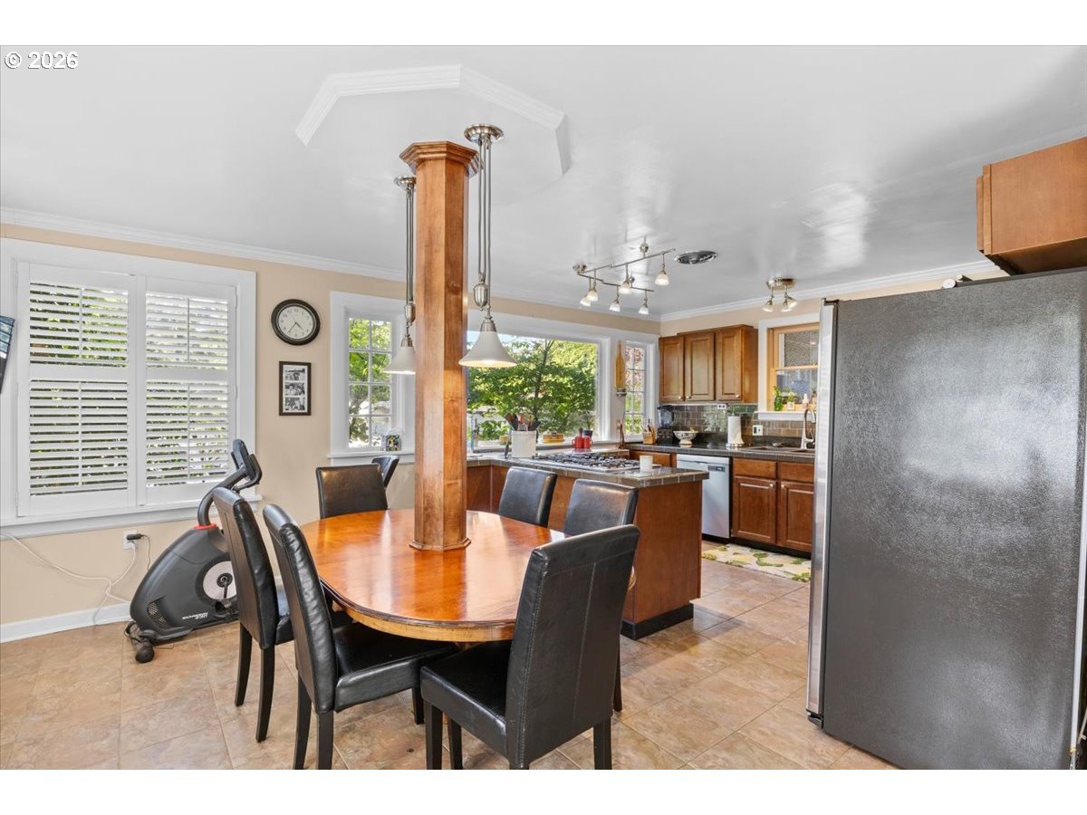 511 Oak St Property Photo 10