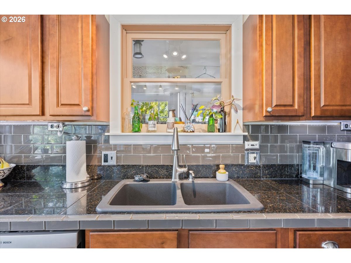 511 Oak St Property Photo 13
