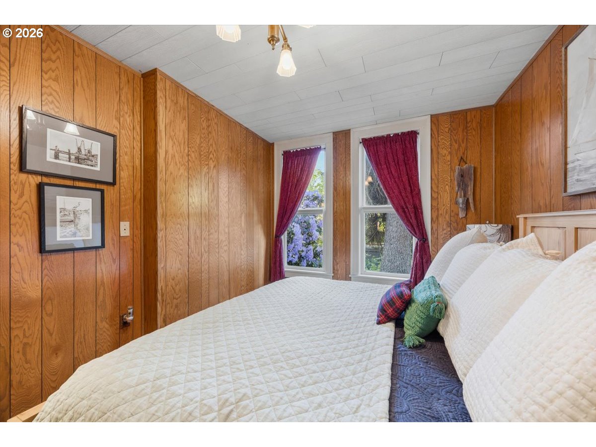 511 Oak St Property Photo 15