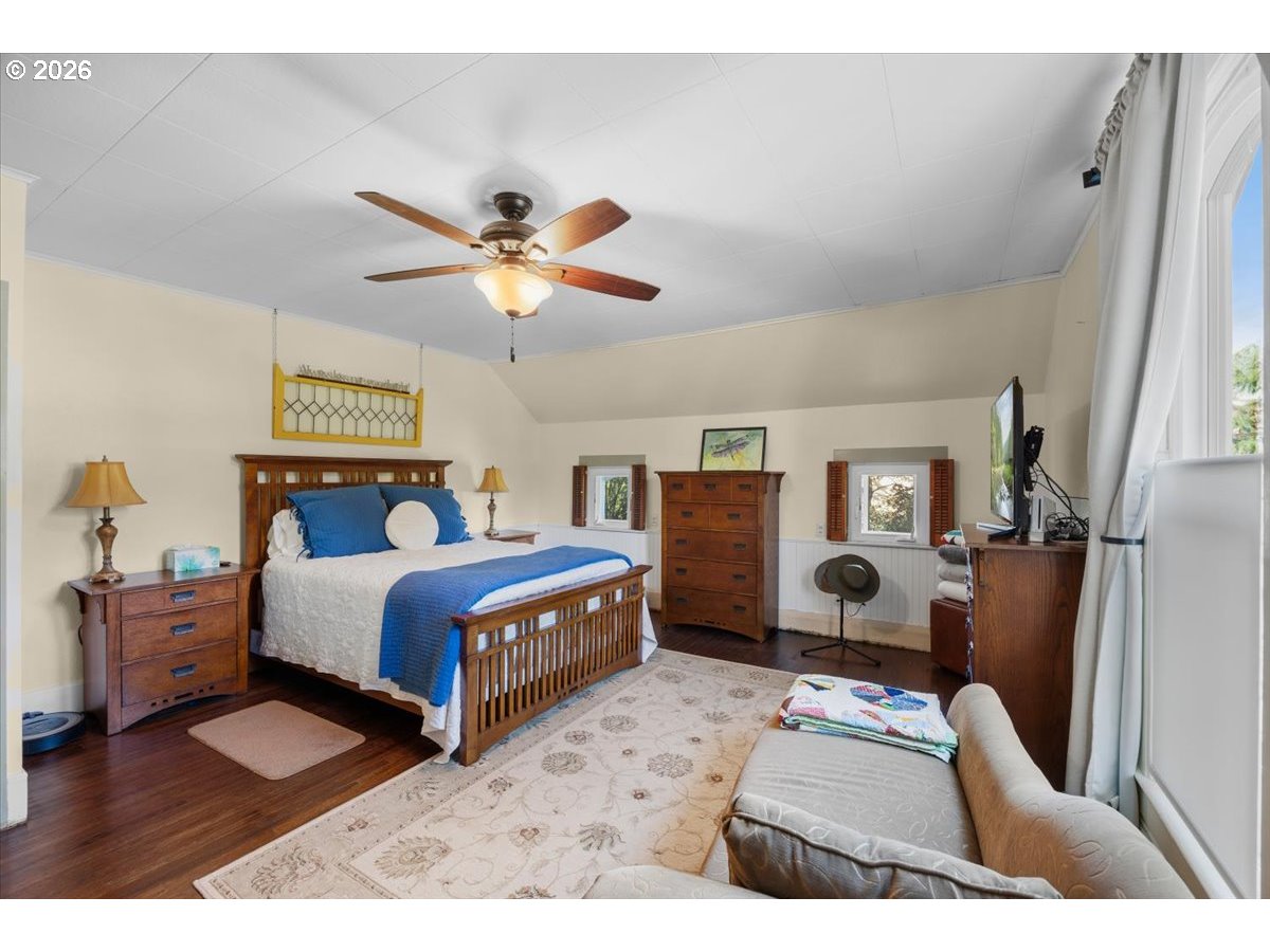 511 Oak St Property Photo 20