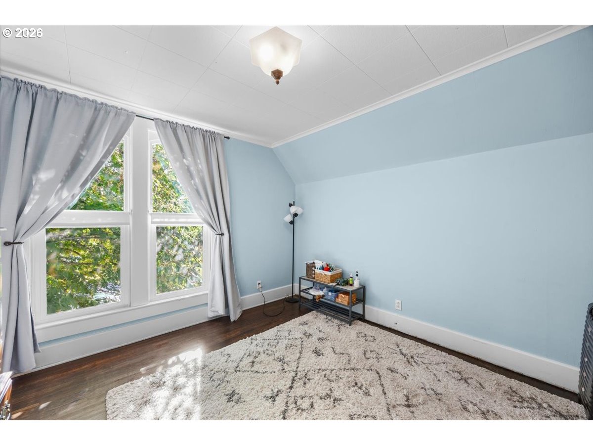 511 Oak St Property Photo 26