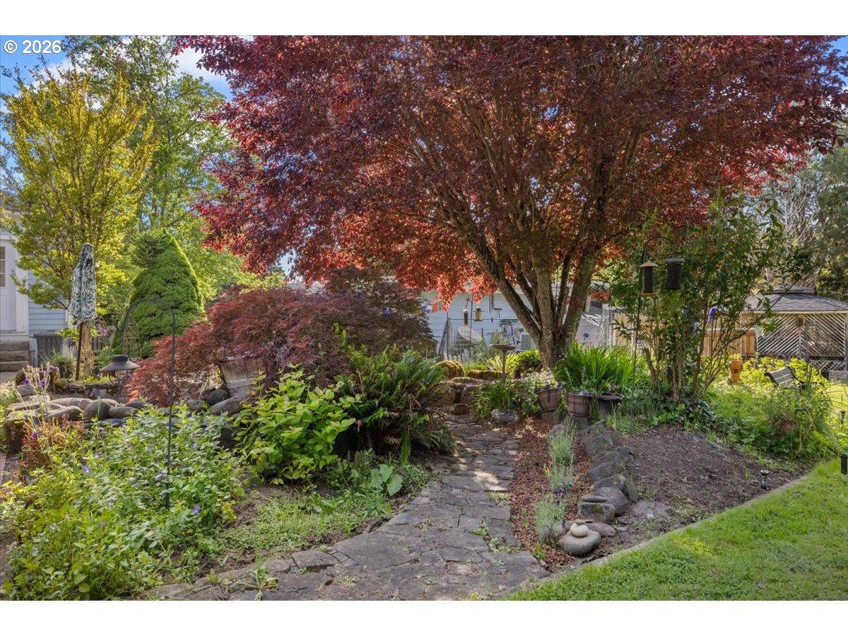 511 Oak St Property Photo 37