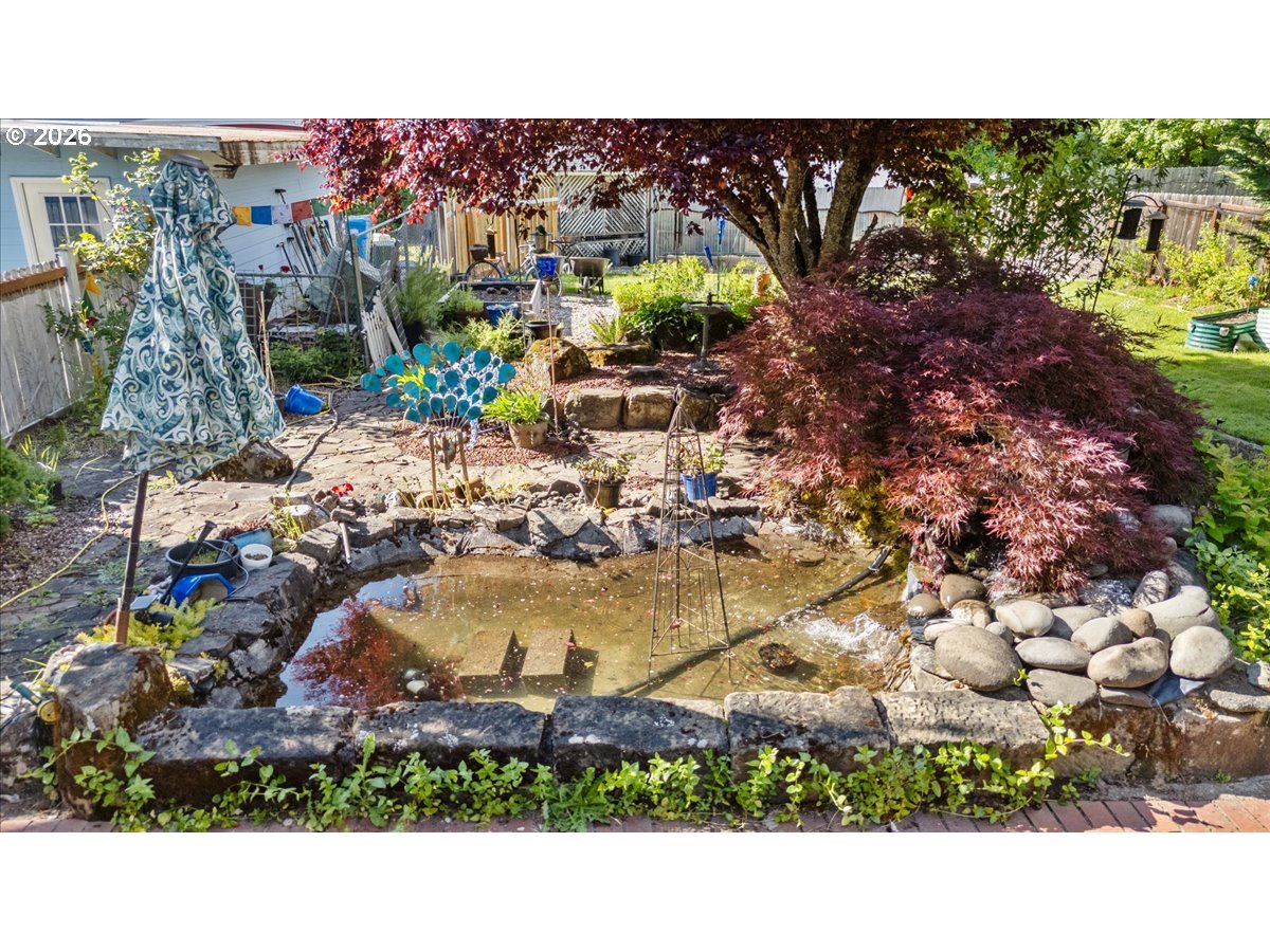 511 Oak St Property Photo 39