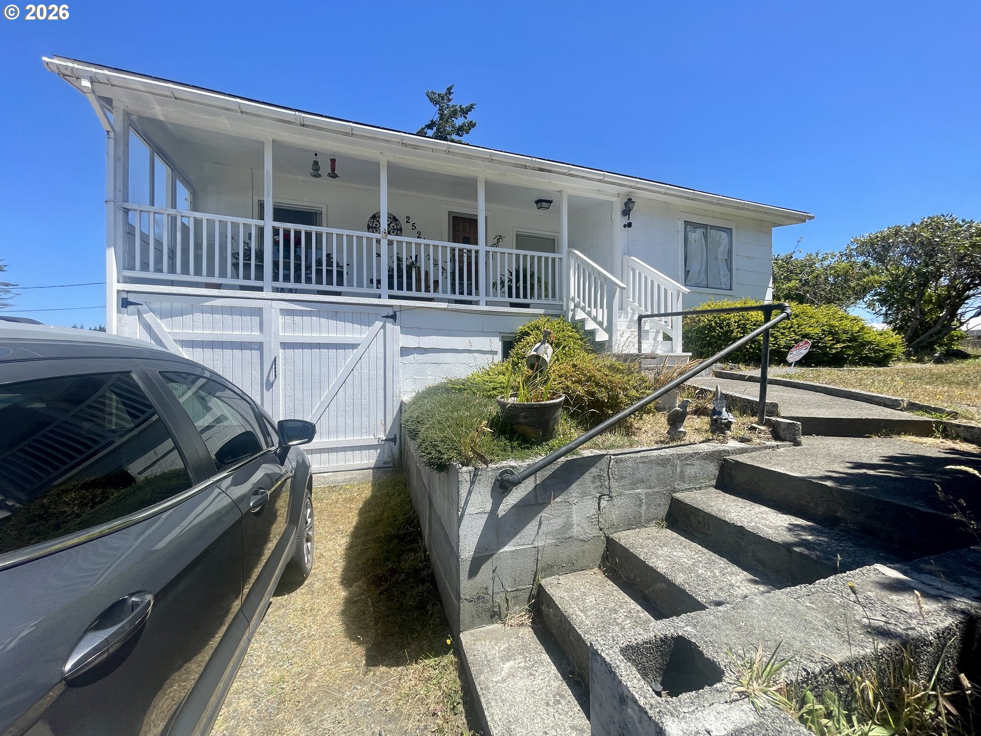 2519 Everett Ave Property Photo 5