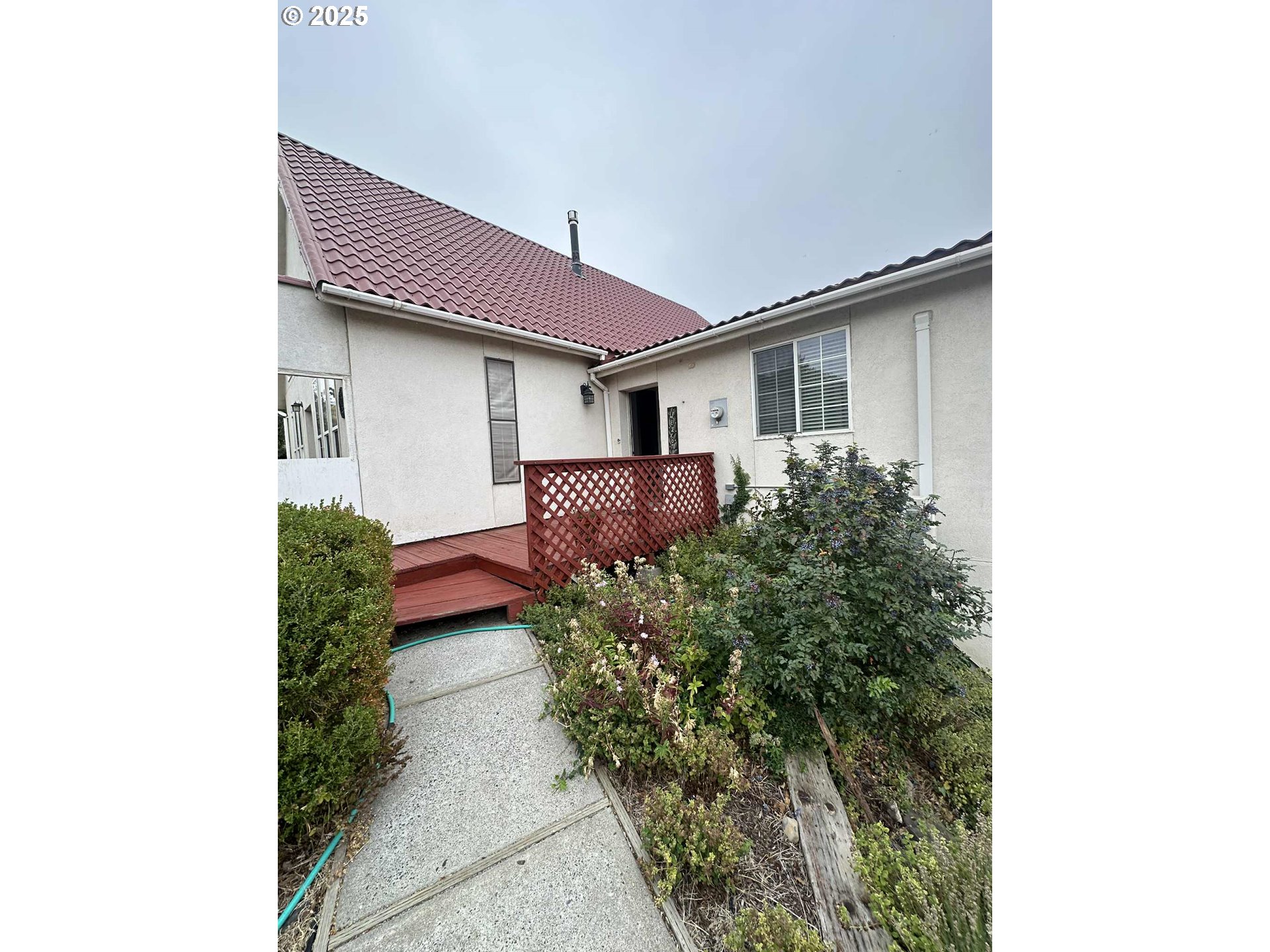 235 Rock St Property Photo 3